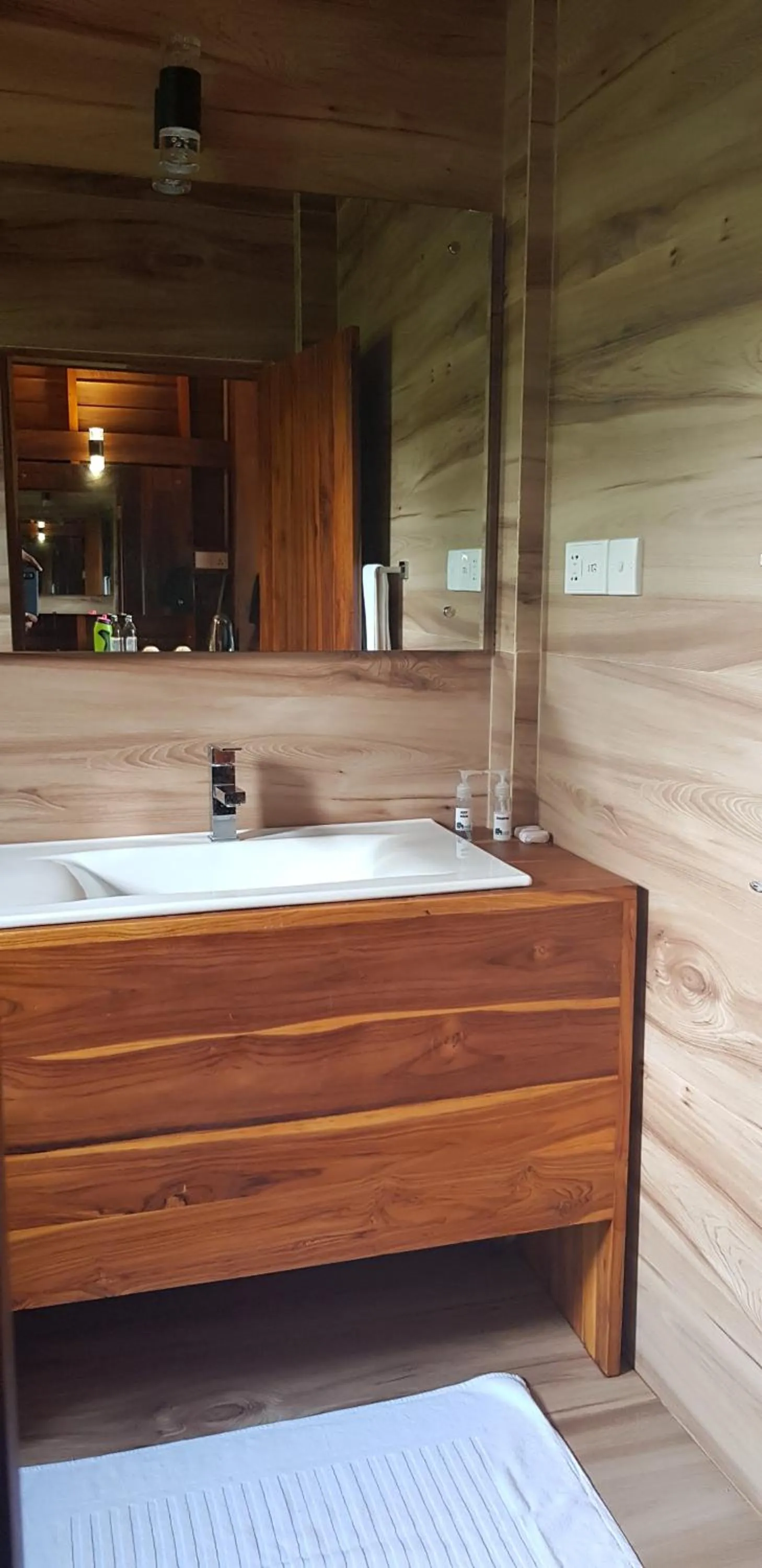 Bathroom in Wilpattu Tree House