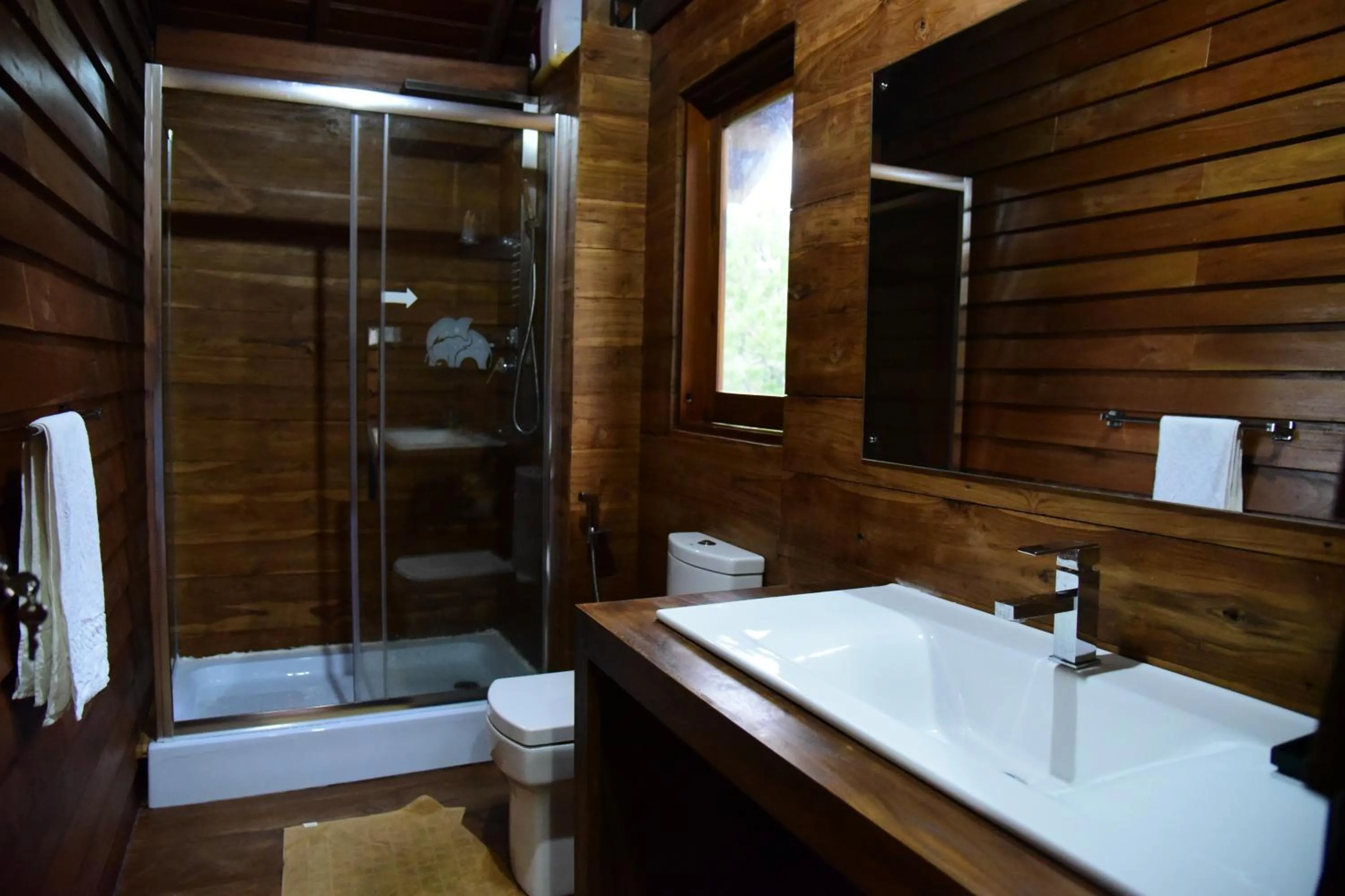 Bathroom in Wilpattu Tree House