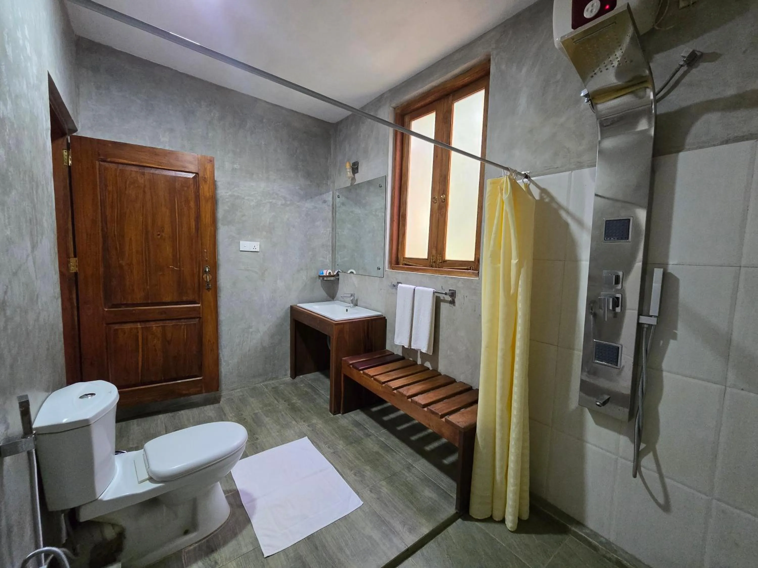 Bathroom in Wilpattu Tree House
