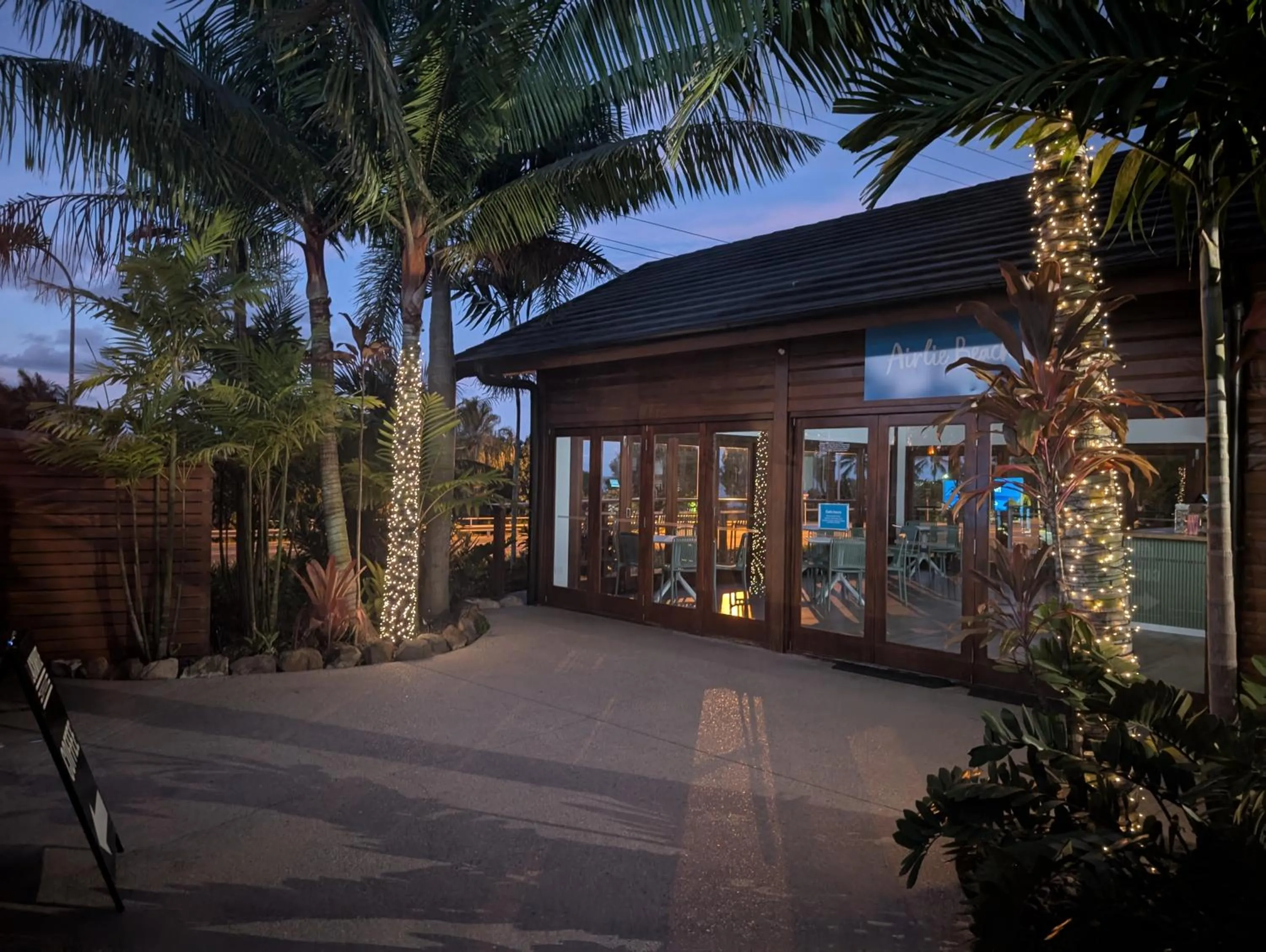 Lounge or bar in NRMA Airlie Beach Holiday Park