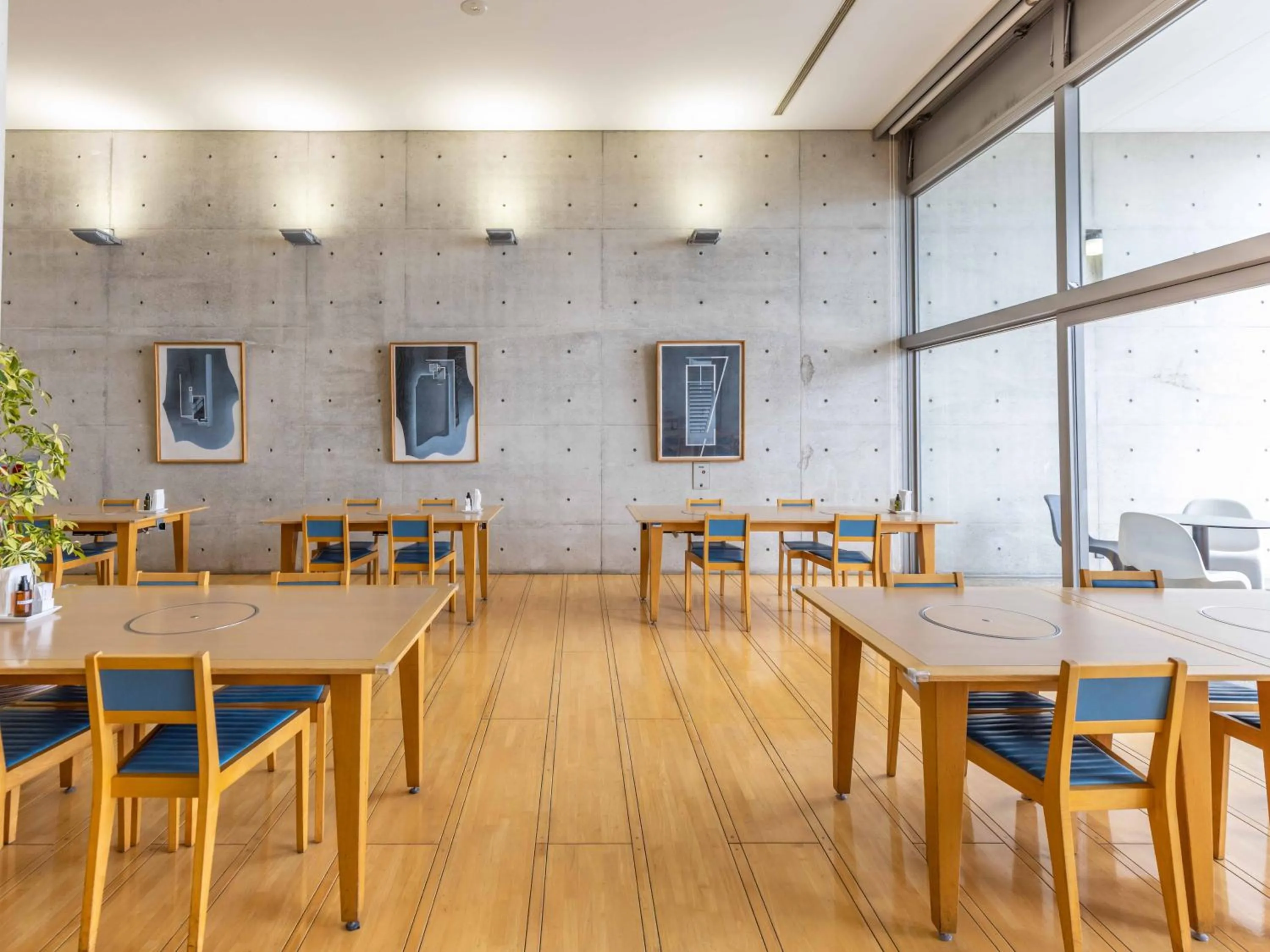 Restaurant/places to eat in TOTO Seawind Awaji