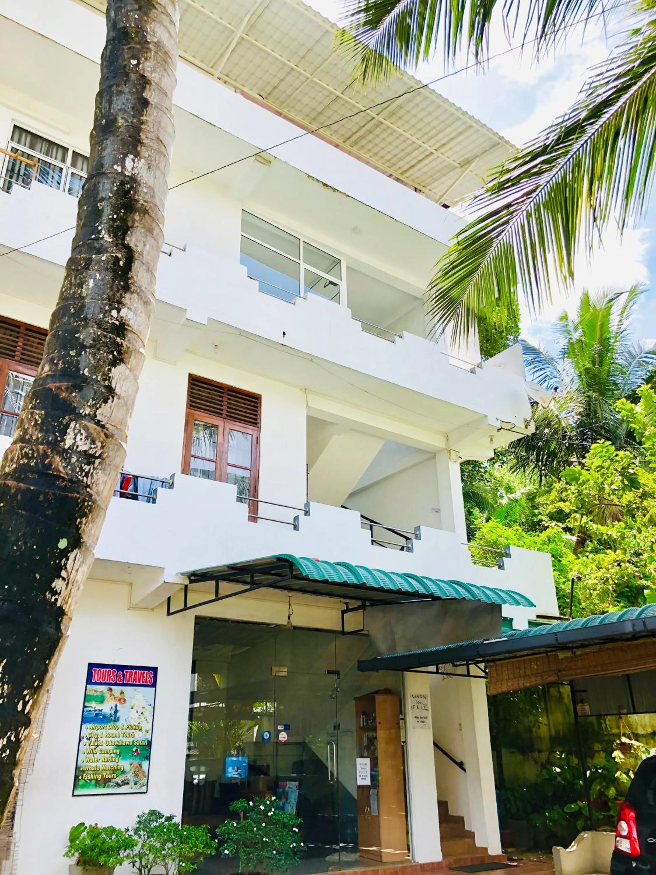 Text overlay in Holiday Inn Unawatuna