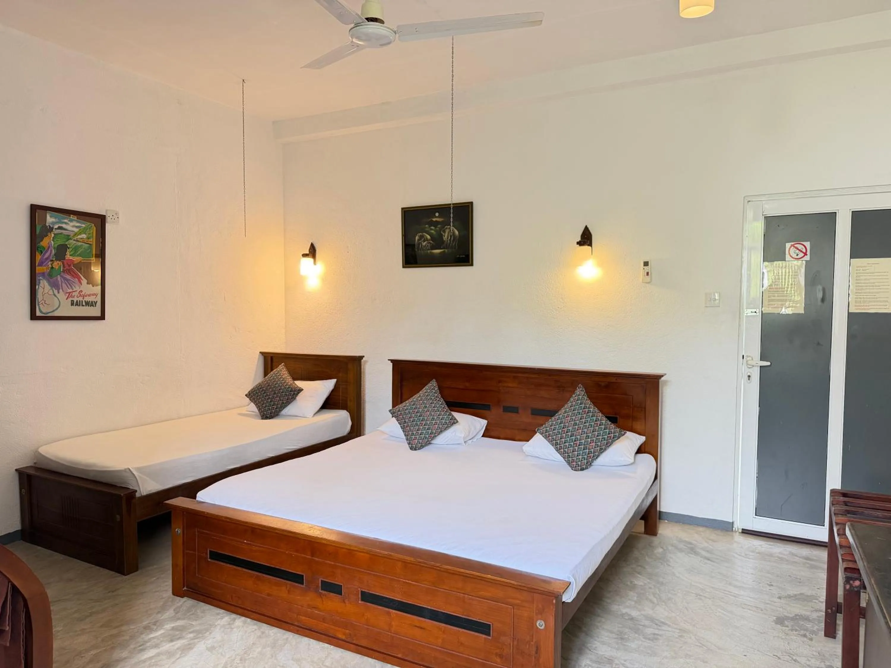 Bed in Holiday Inn Unawatuna