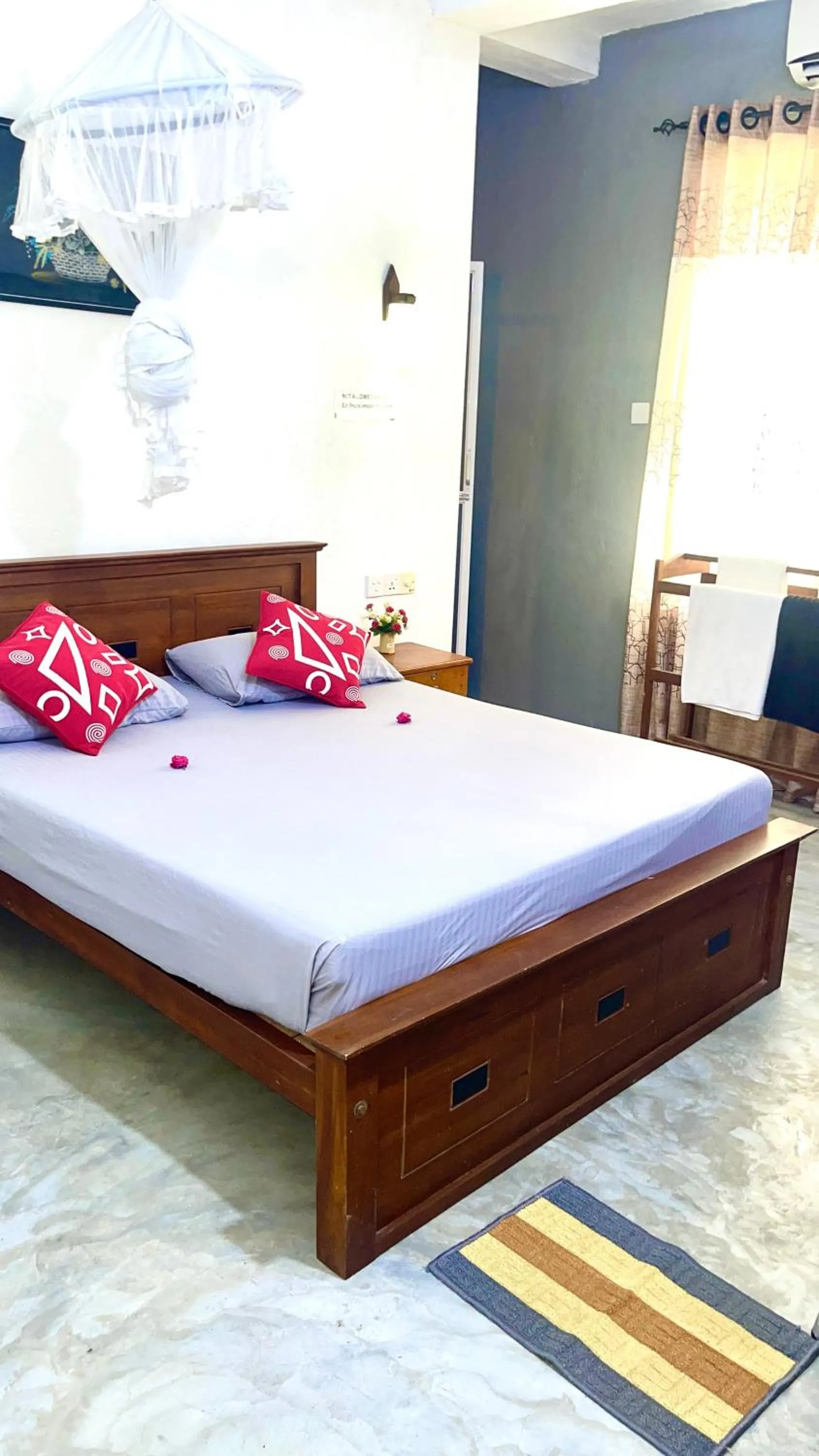 Bed in Holiday Inn Unawatuna