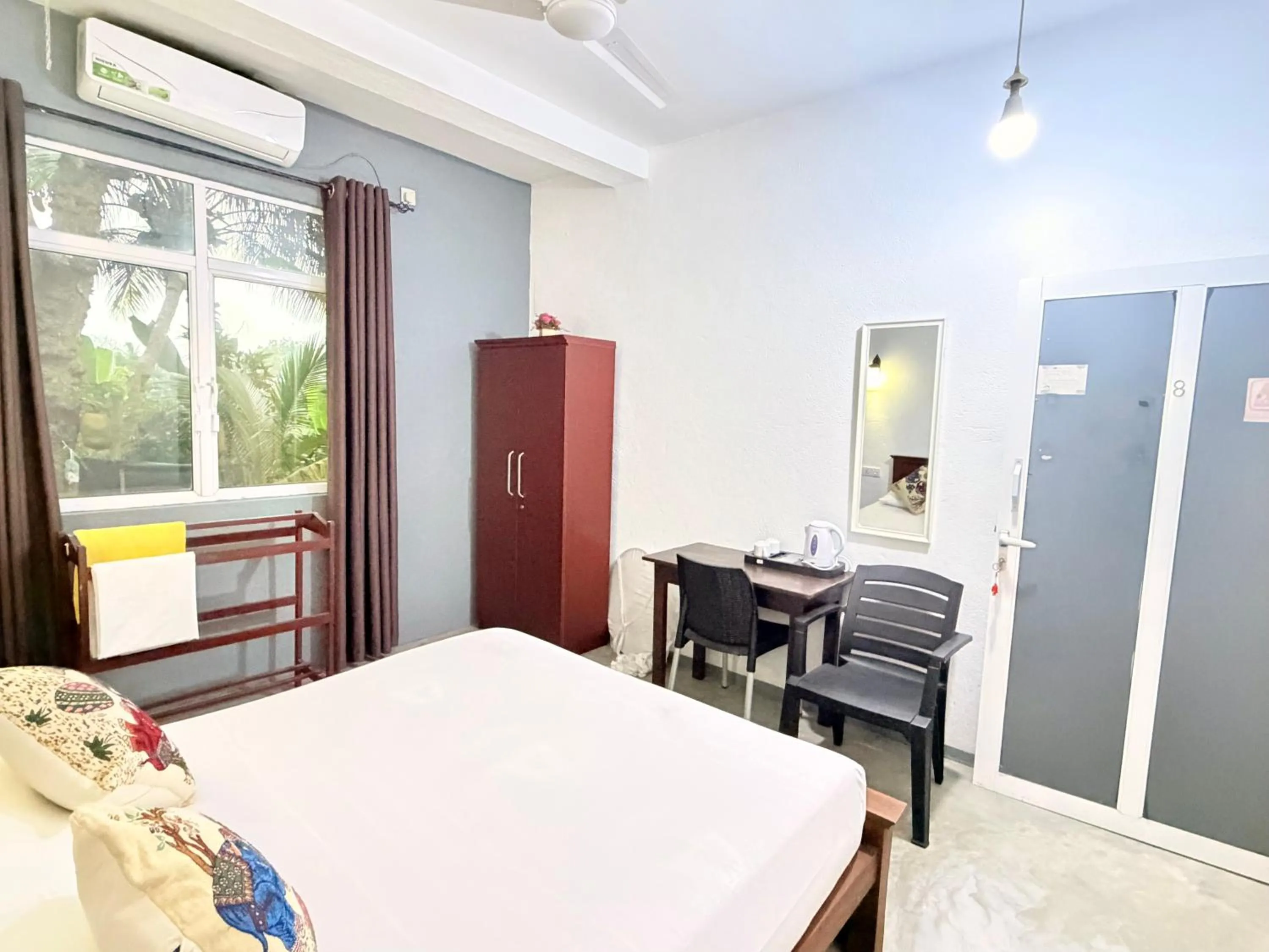 Bed in Holiday Inn Unawatuna