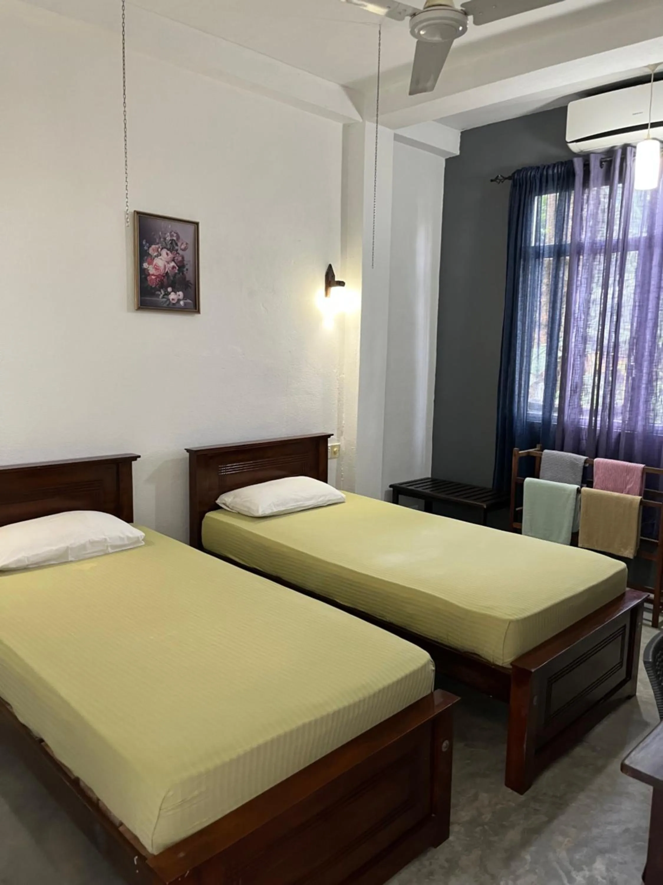 Bed in Holiday Inn Unawatuna