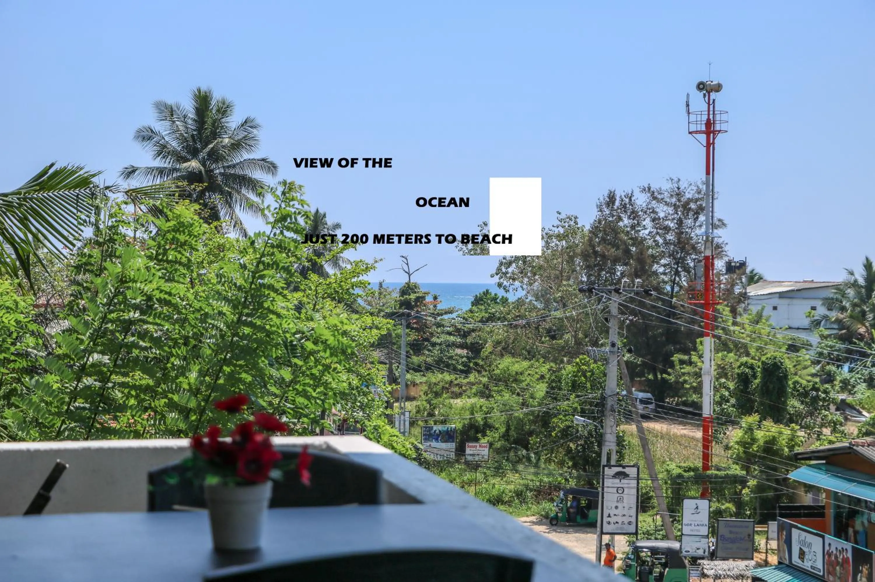 Beach in Holiday Inn Unawatuna