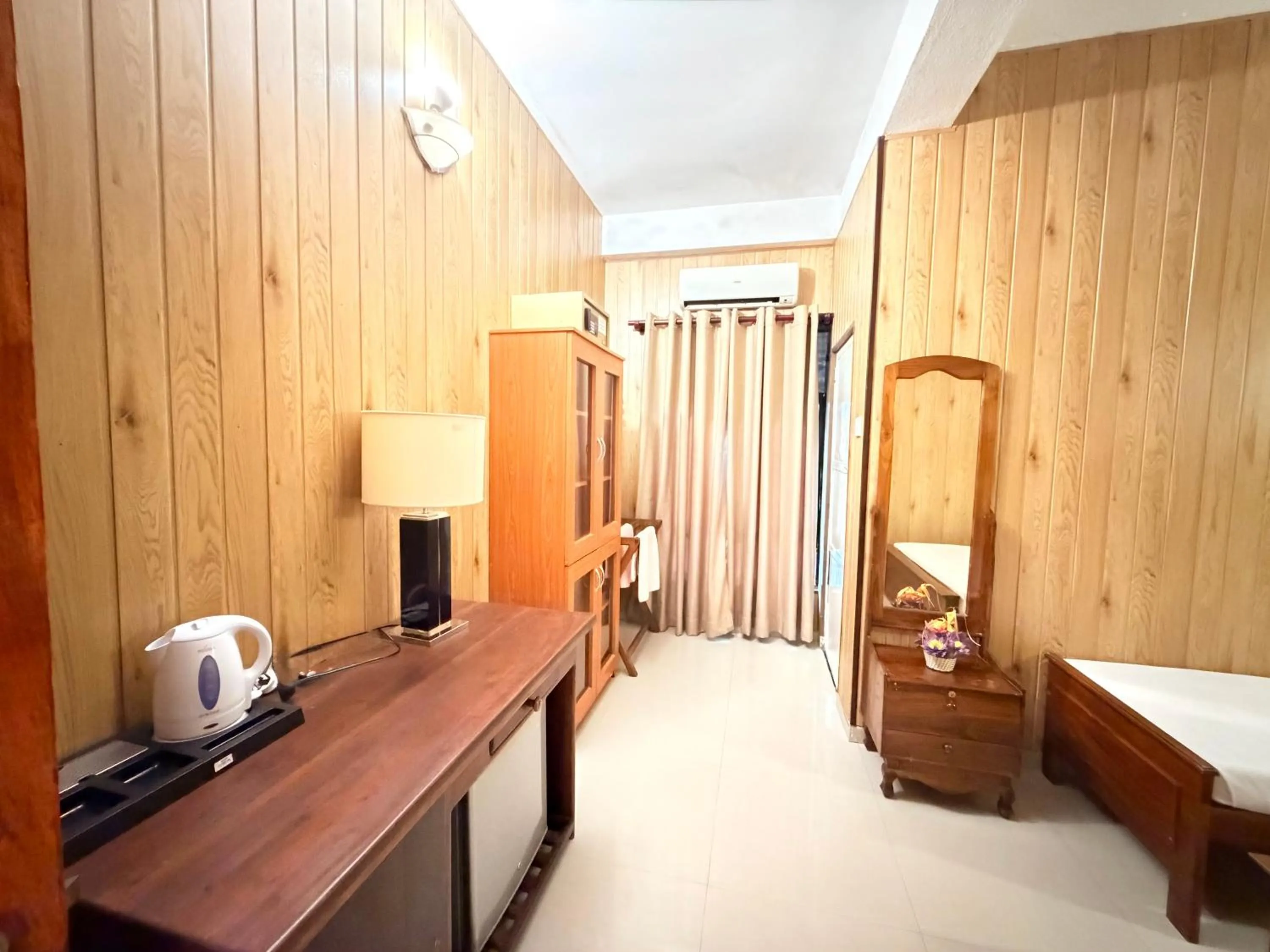 Bed in Holiday Inn Unawatuna