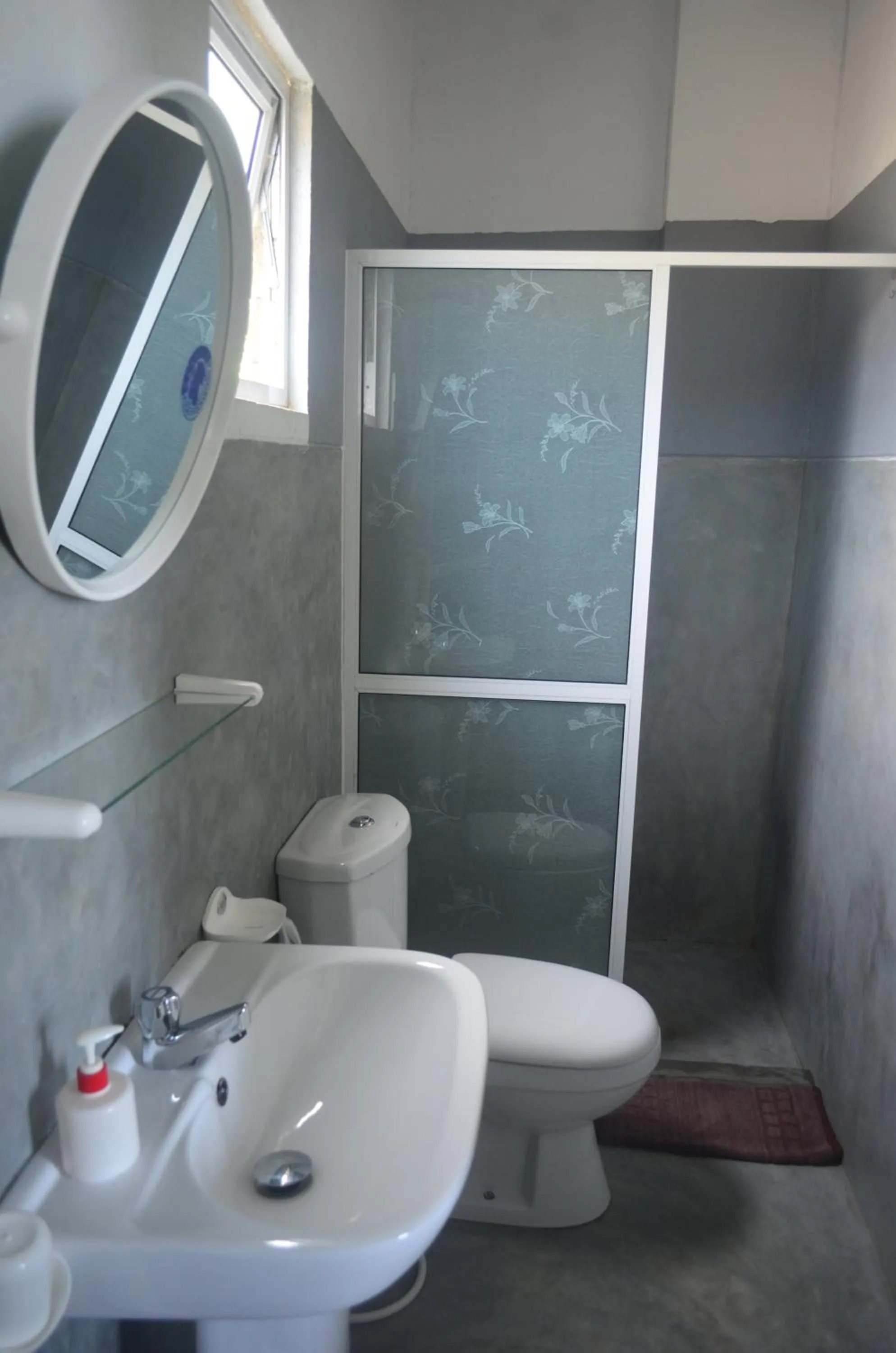 Shower in Holiday Inn Unawatuna