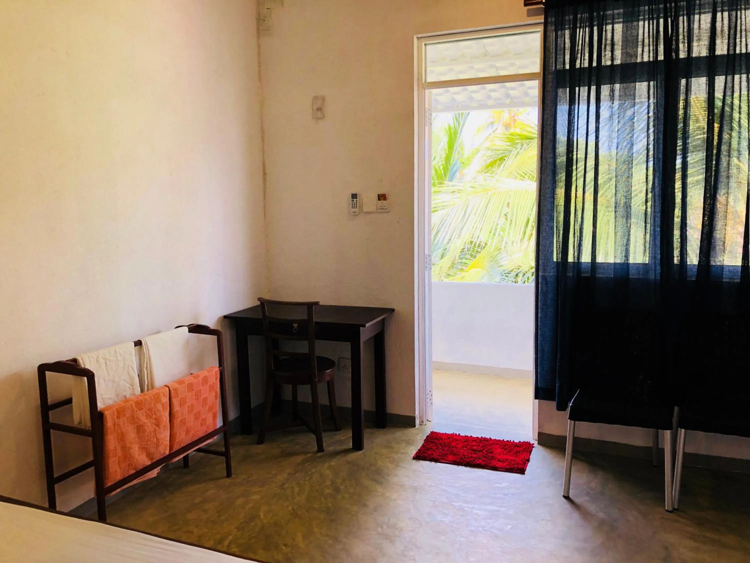 Photo of the whole room, Bed in Holiday Inn Unawatuna