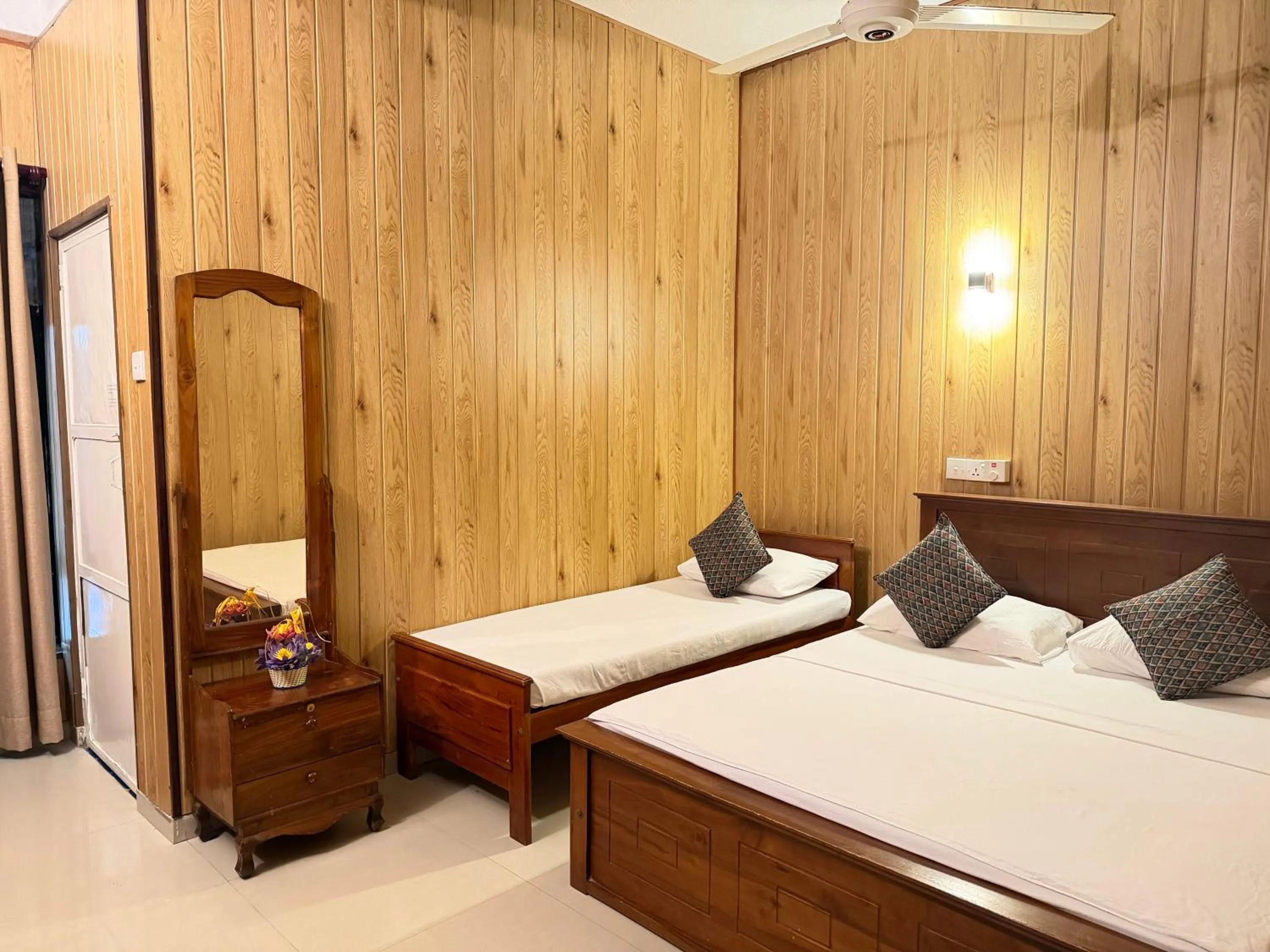 Bed in Holiday Inn Unawatuna