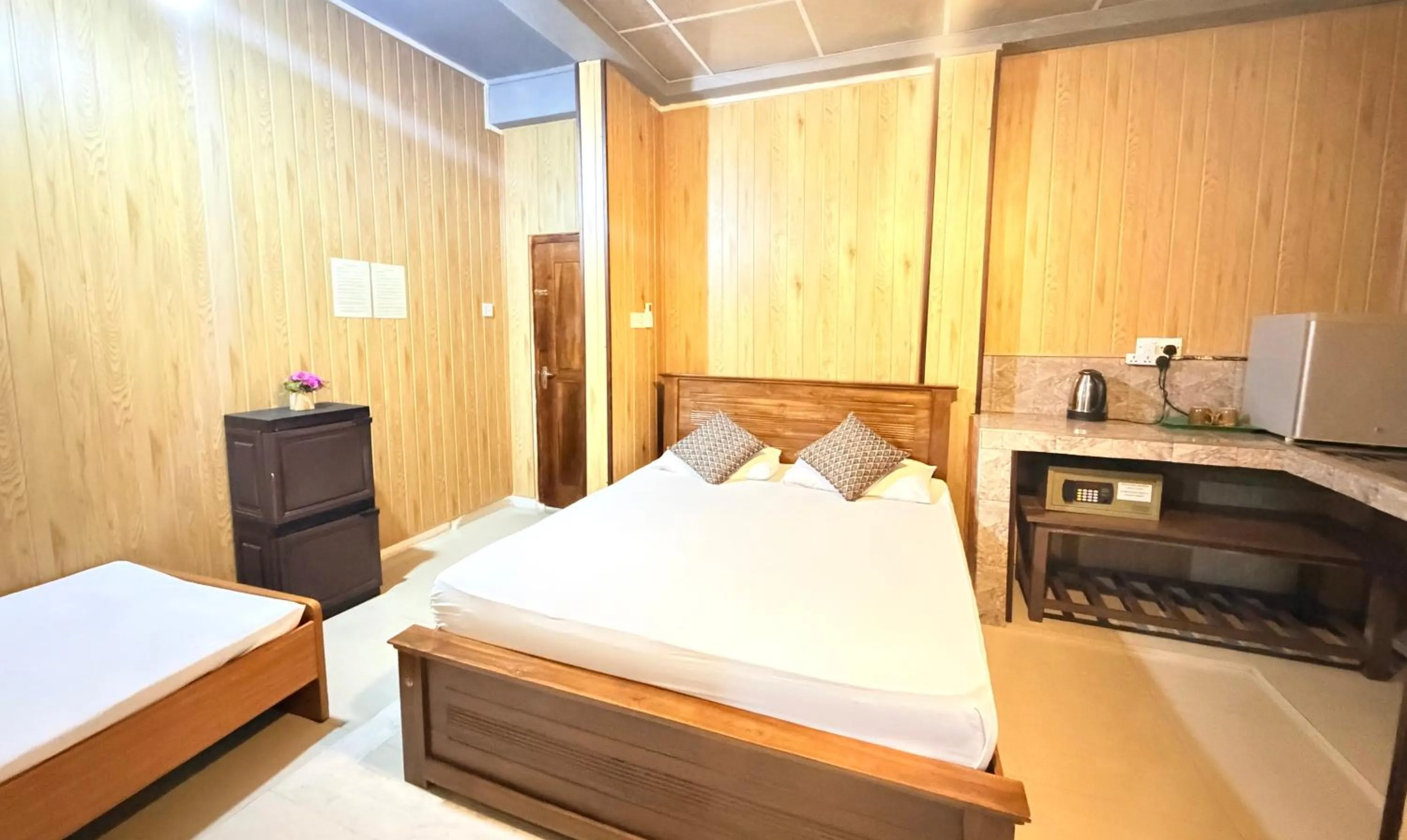 Bed in Holiday Inn Unawatuna