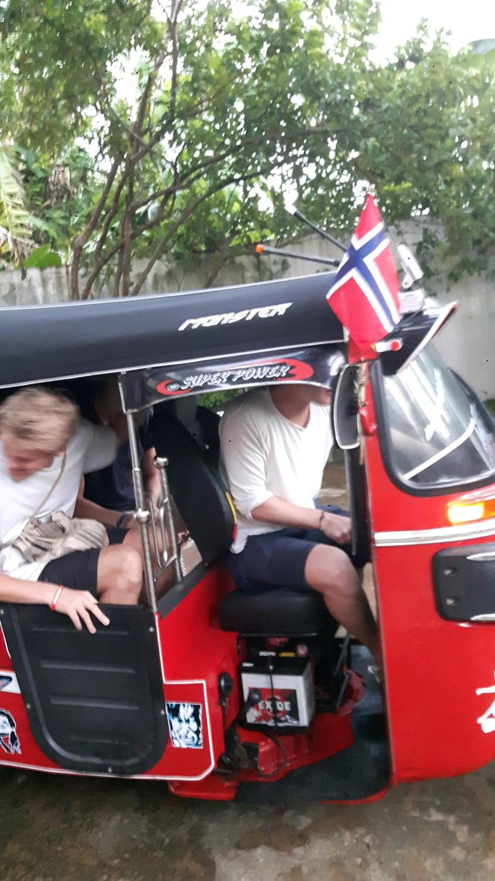 group of guests in Holiday Inn Unawatuna