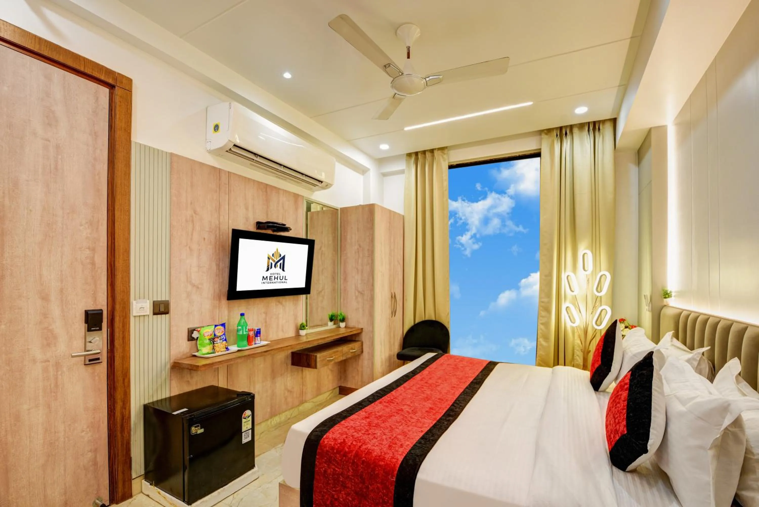 Communal lounge/ TV room, Bed in Hotel Mehul International -Near New Delhi Railway Station, Paharganj & Connaught Place
