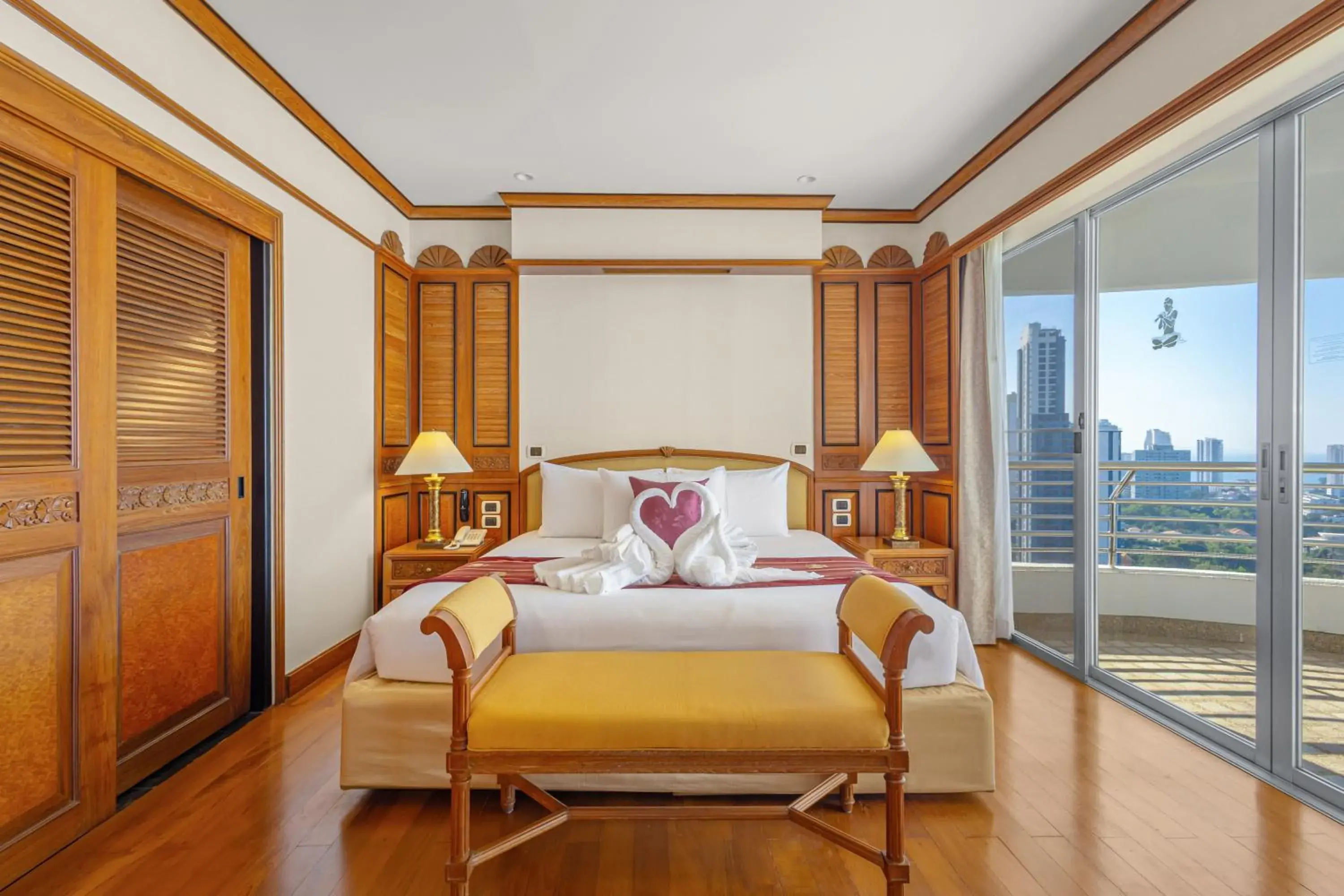 Regency Suite (2 bedrooms) in Royal Cliff Grand Hotel Pattaya Regency Suite (2 bedrooms) in Royal Cliff Grand Hotel Pattaya