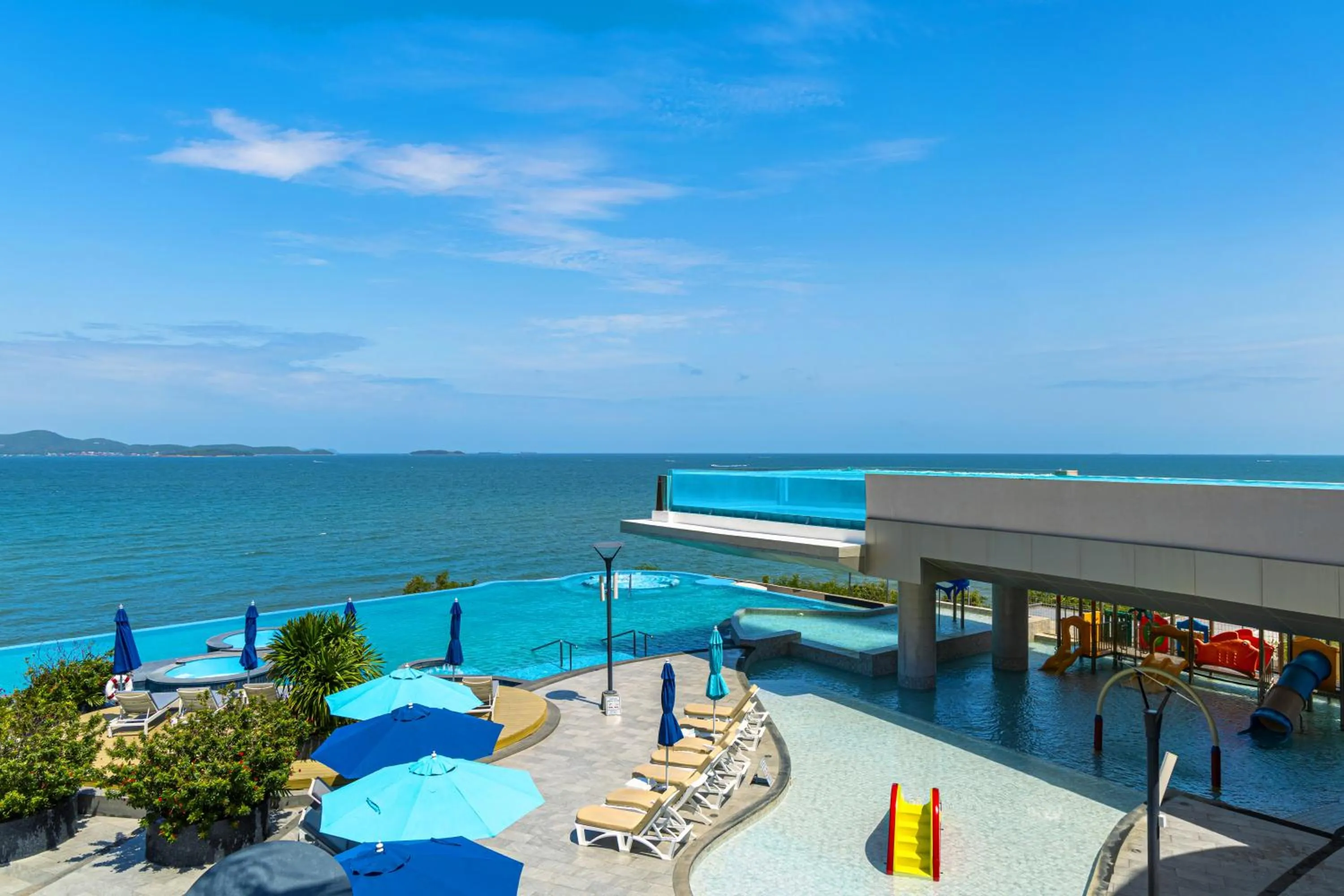 Swimming pool in Royal Cliff Grand Hotel Pattaya