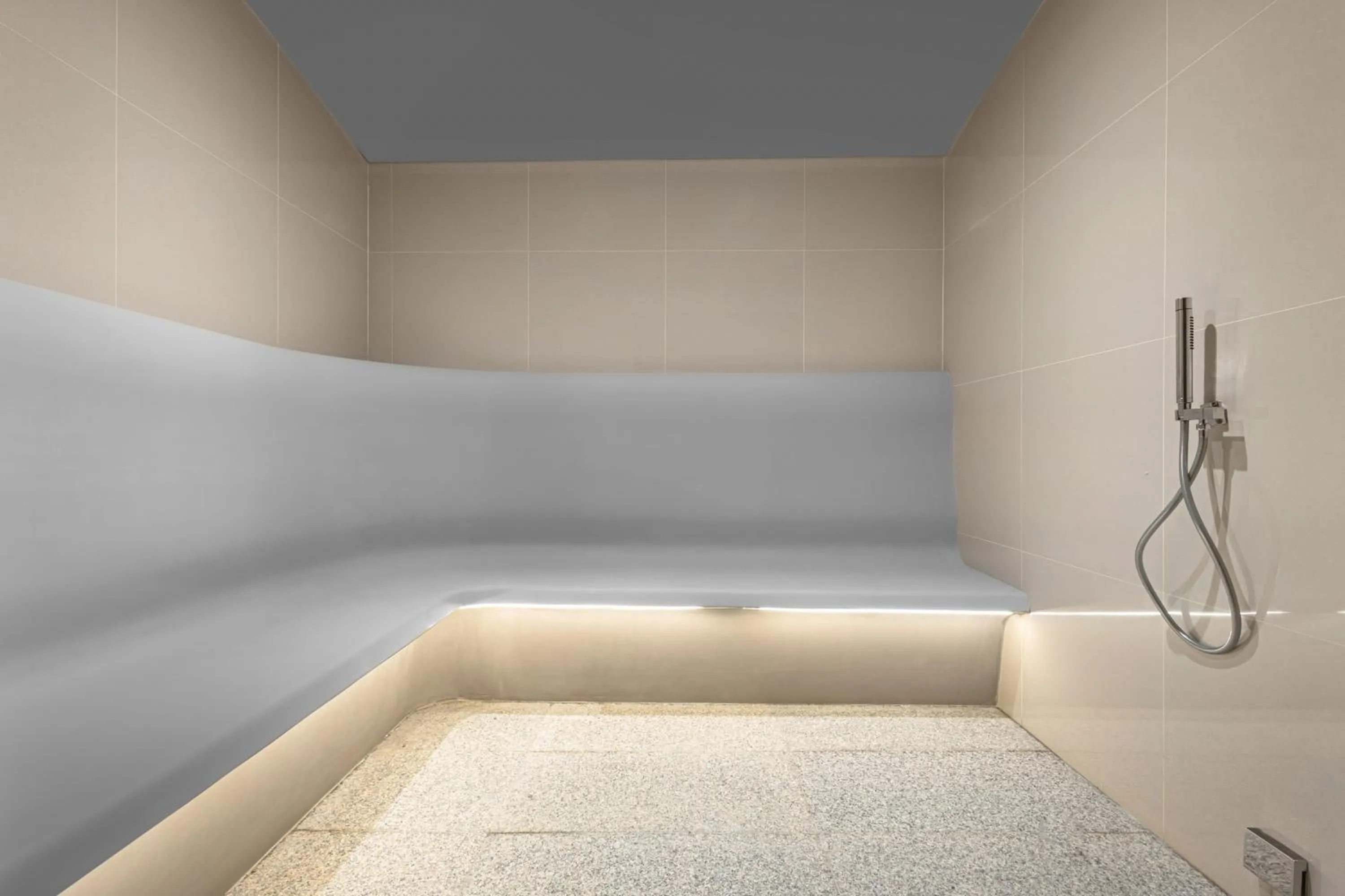 Steam room, Bed in Royal Cliff Grand Hotel Pattaya