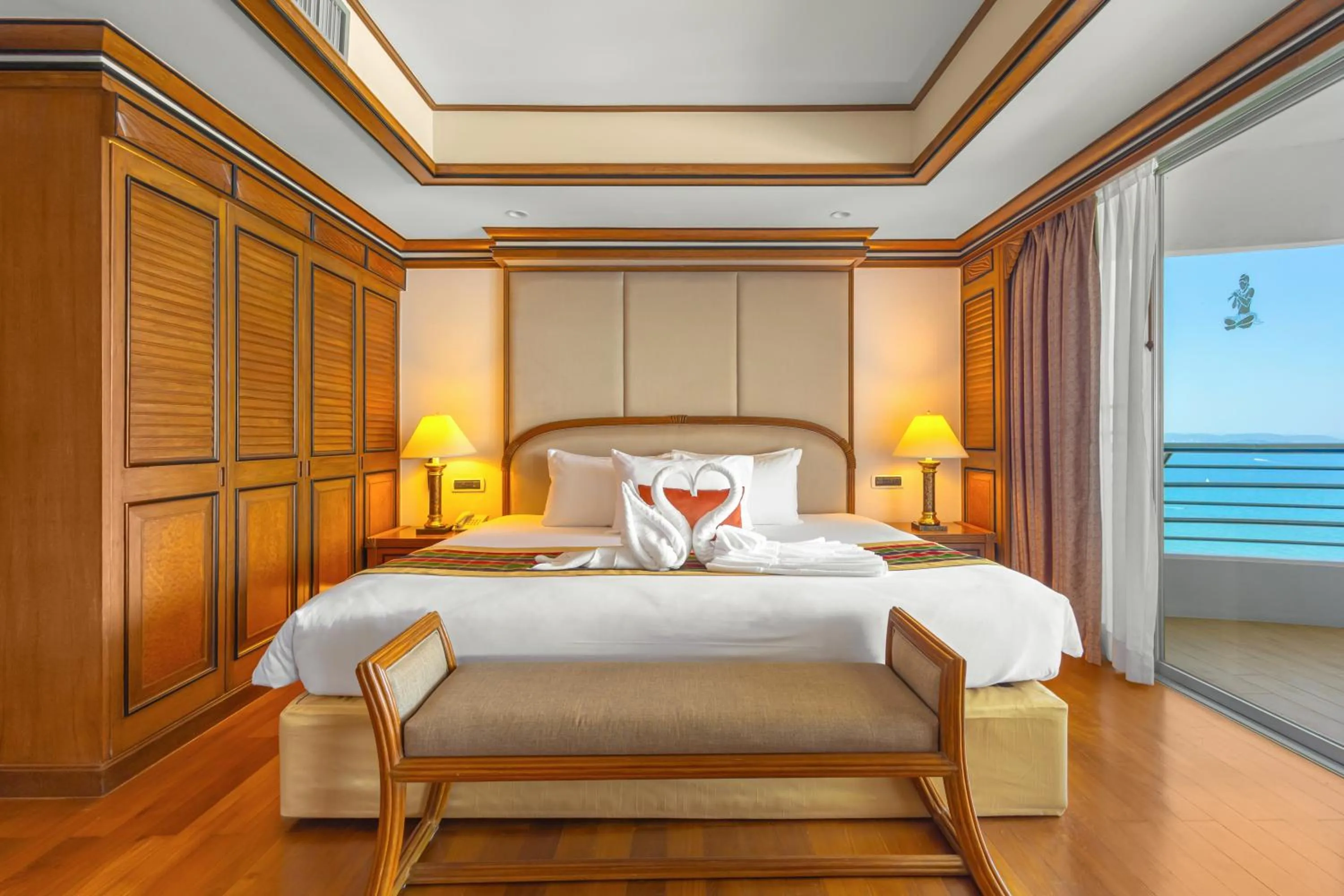 Regency Suite (1 bedroom) in Royal Cliff Grand Hotel Pattaya