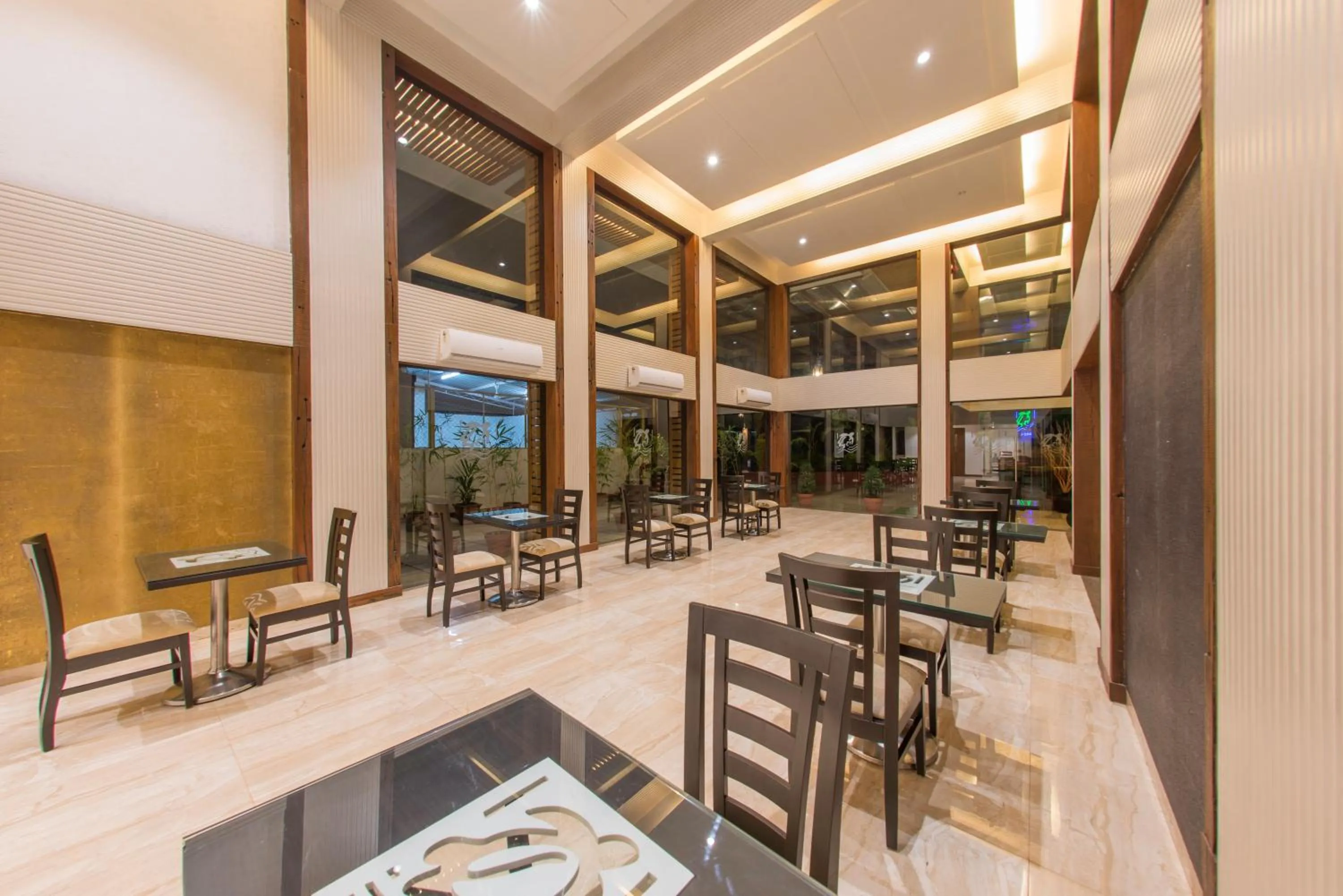 Restaurant/places to eat in Turtle Beach Resort - Morjim