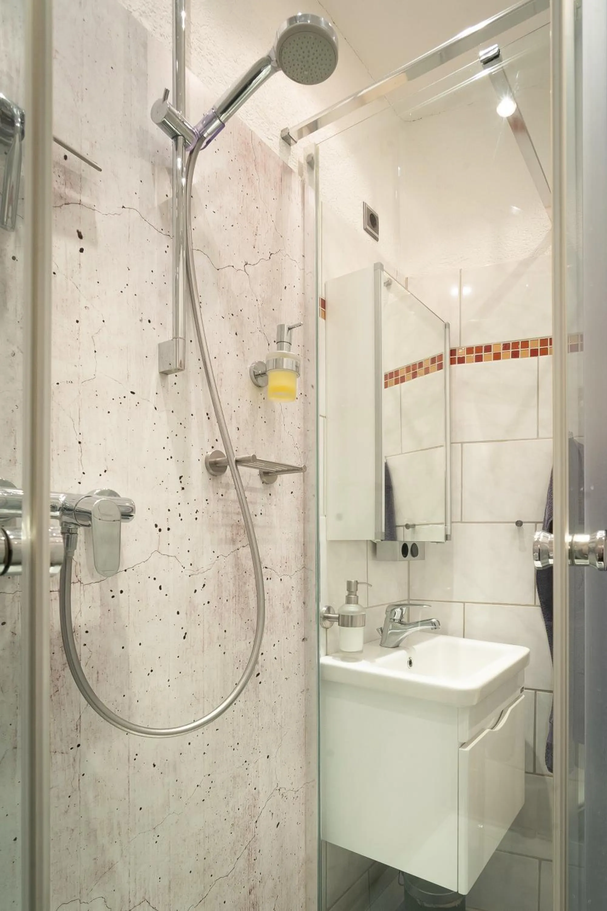 Bathroom in Apartment Hannover Top Citylage