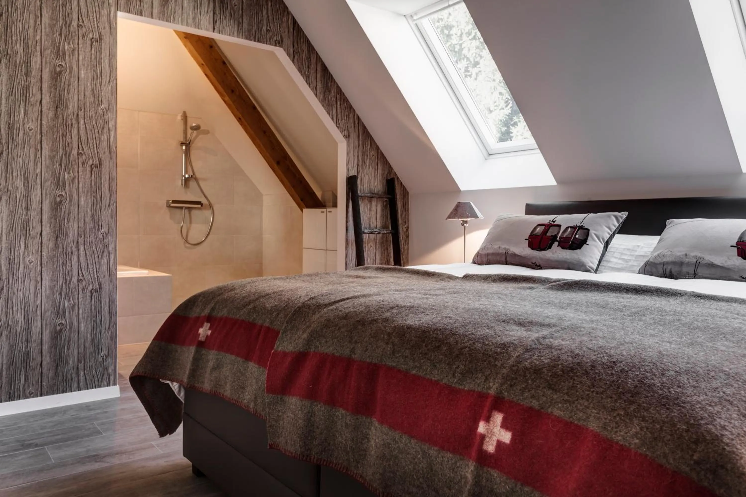 Bedroom, Bed in Le Jour et la Nuit