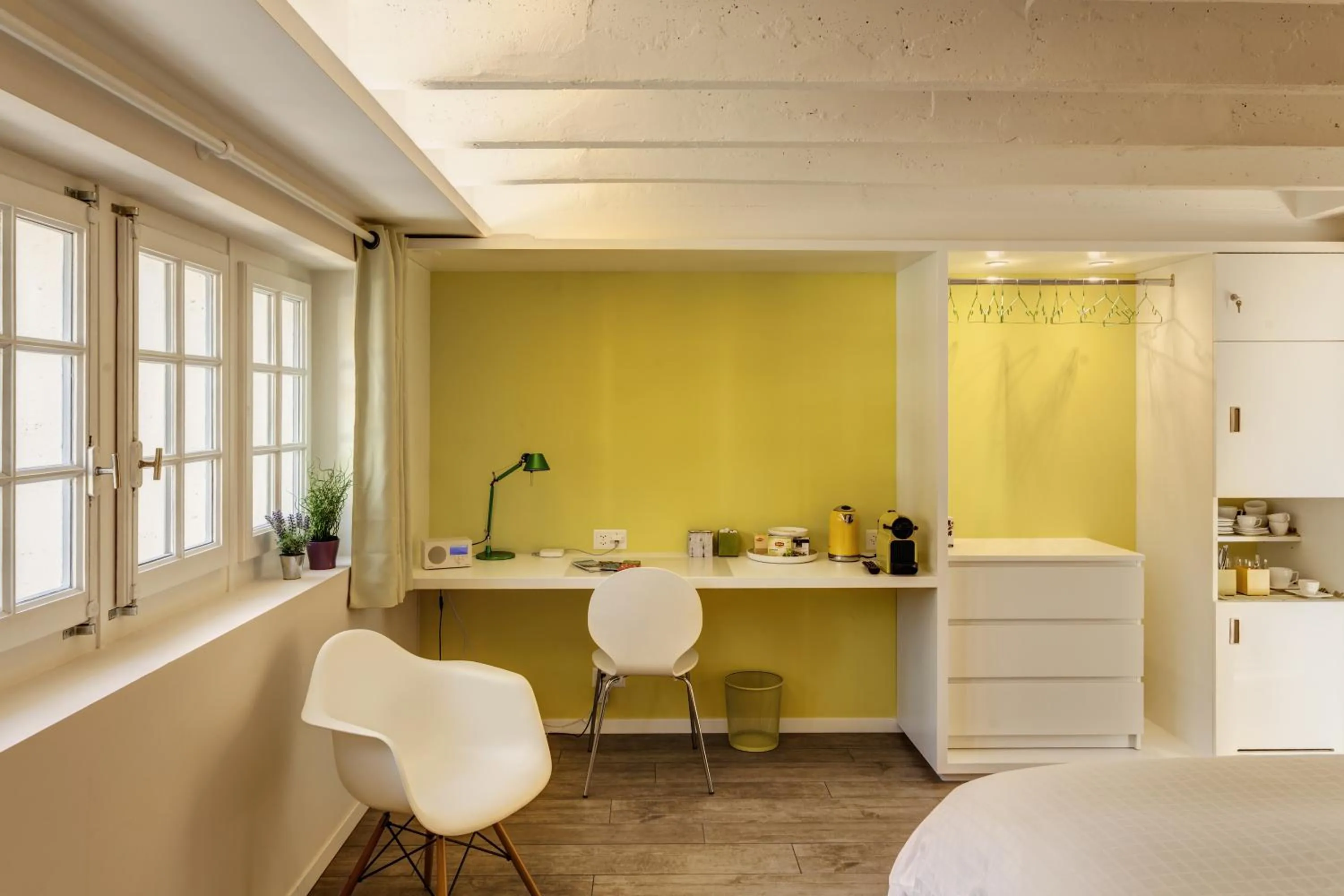 Seating area in Le Jour et la Nuit