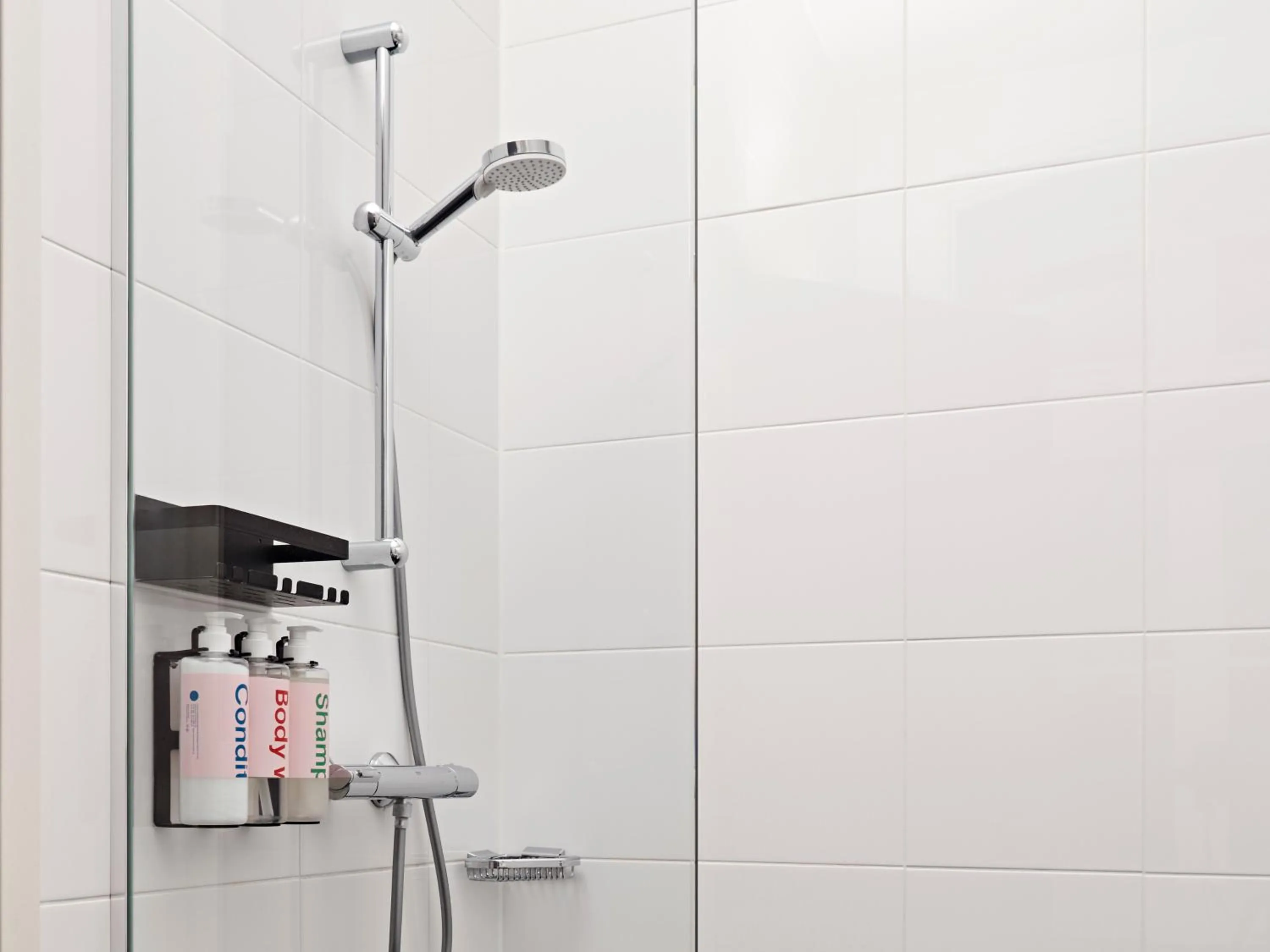 Shower in YAYS Amsterdam Maritime by Numa