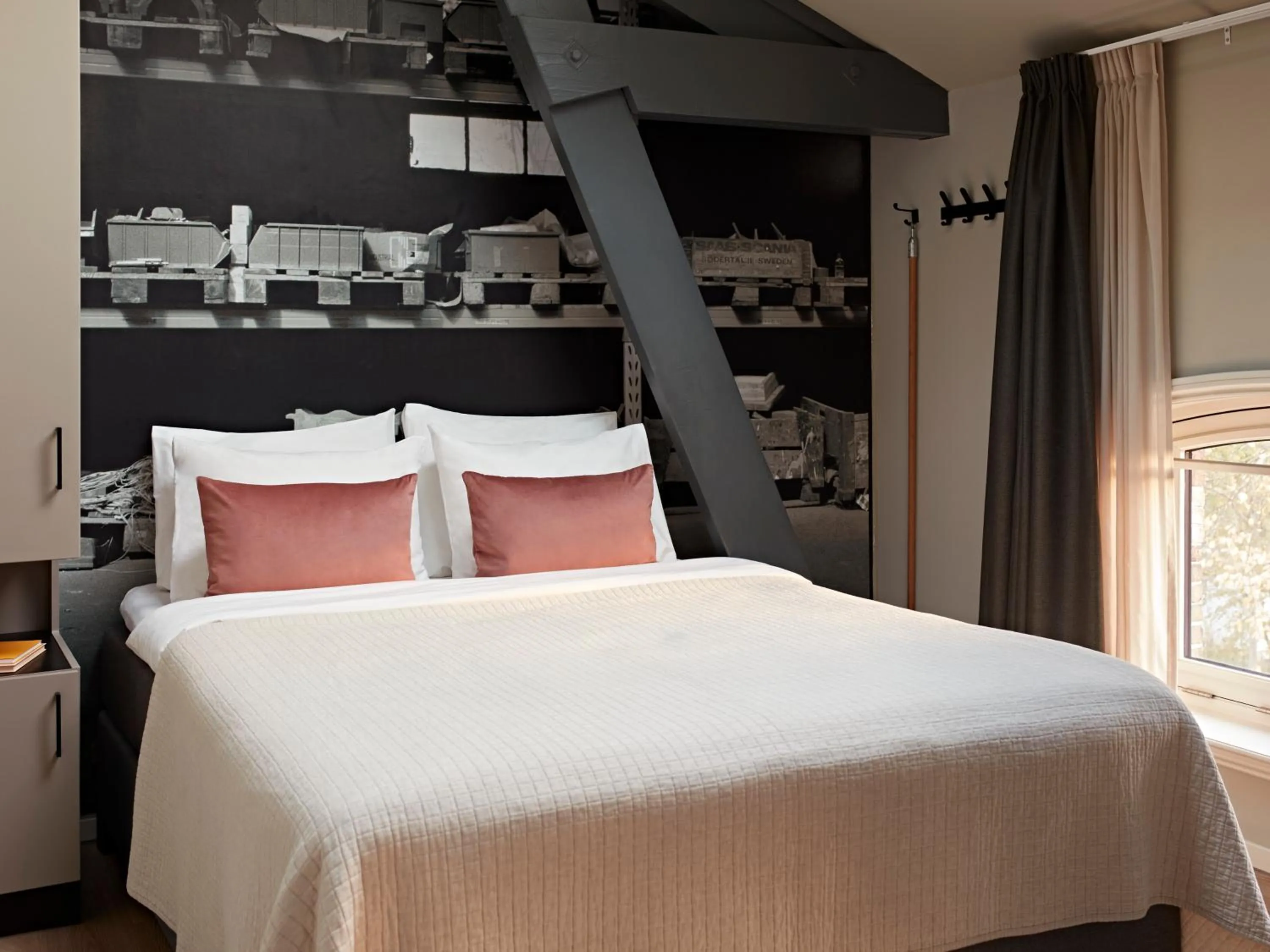 Bed in YAYS Amsterdam Maritime by Numa