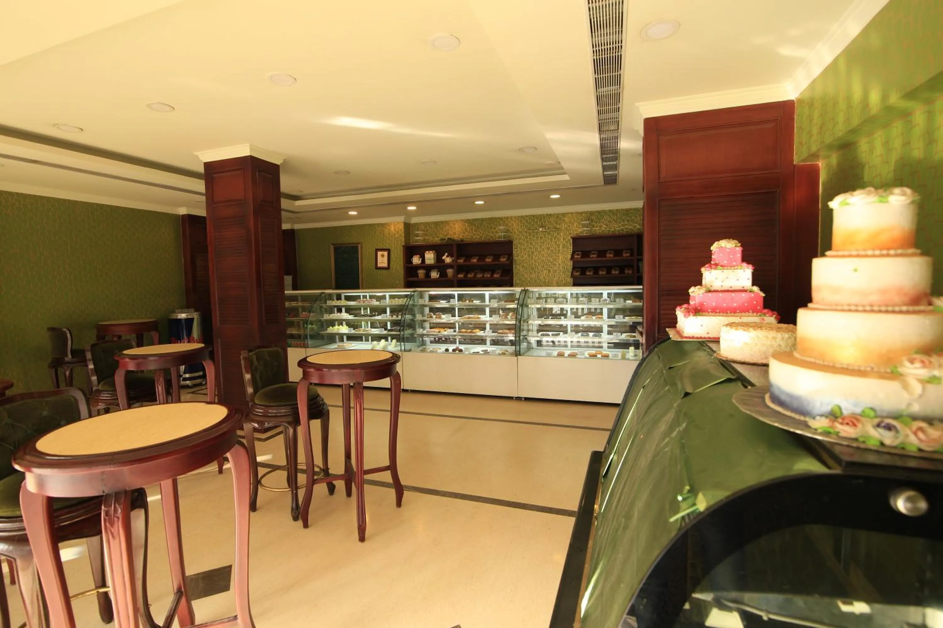 Restaurant/places to eat in Hotel Dynasty