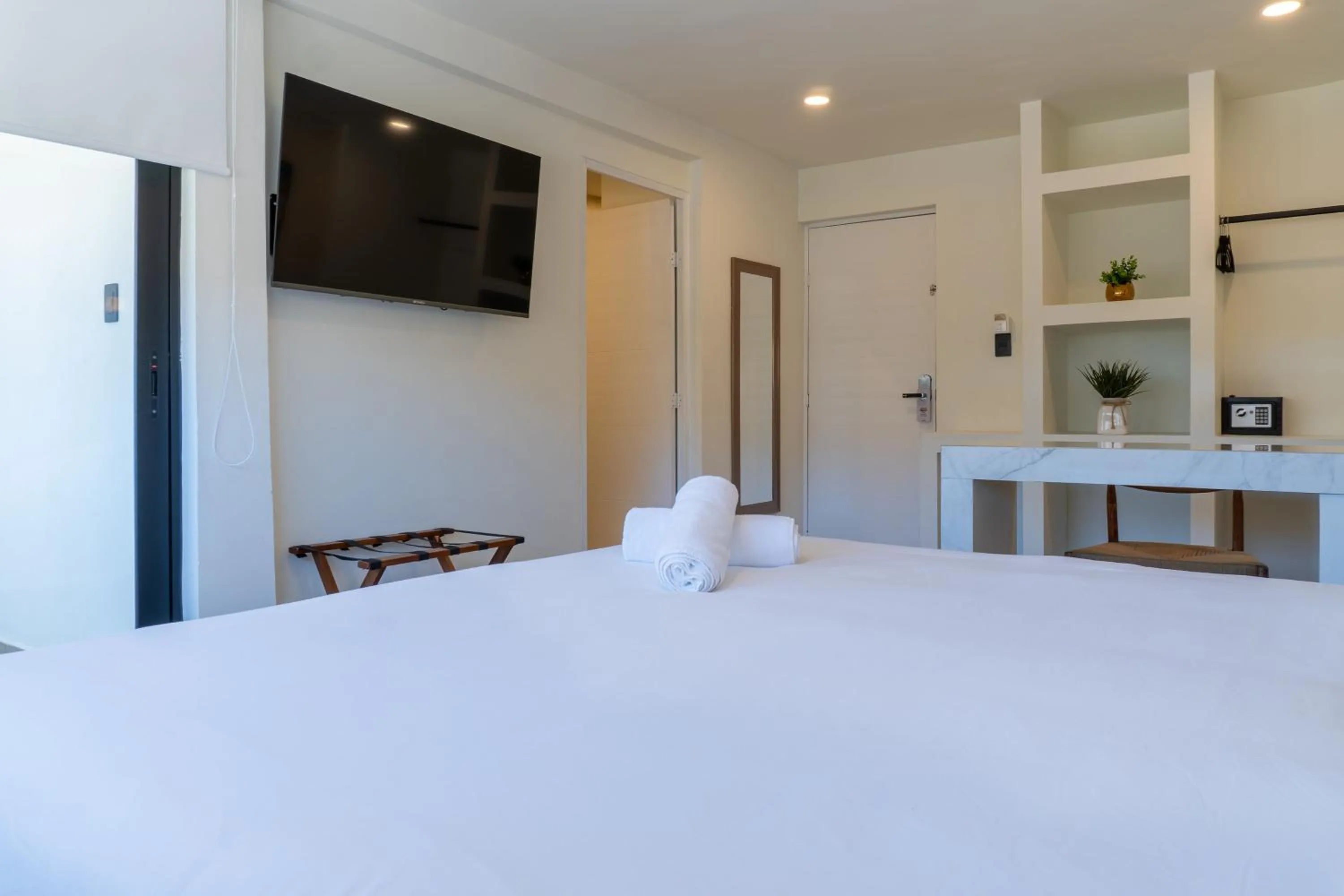 Bedroom, Bed in Colmena Hotel Los Cabos Marina