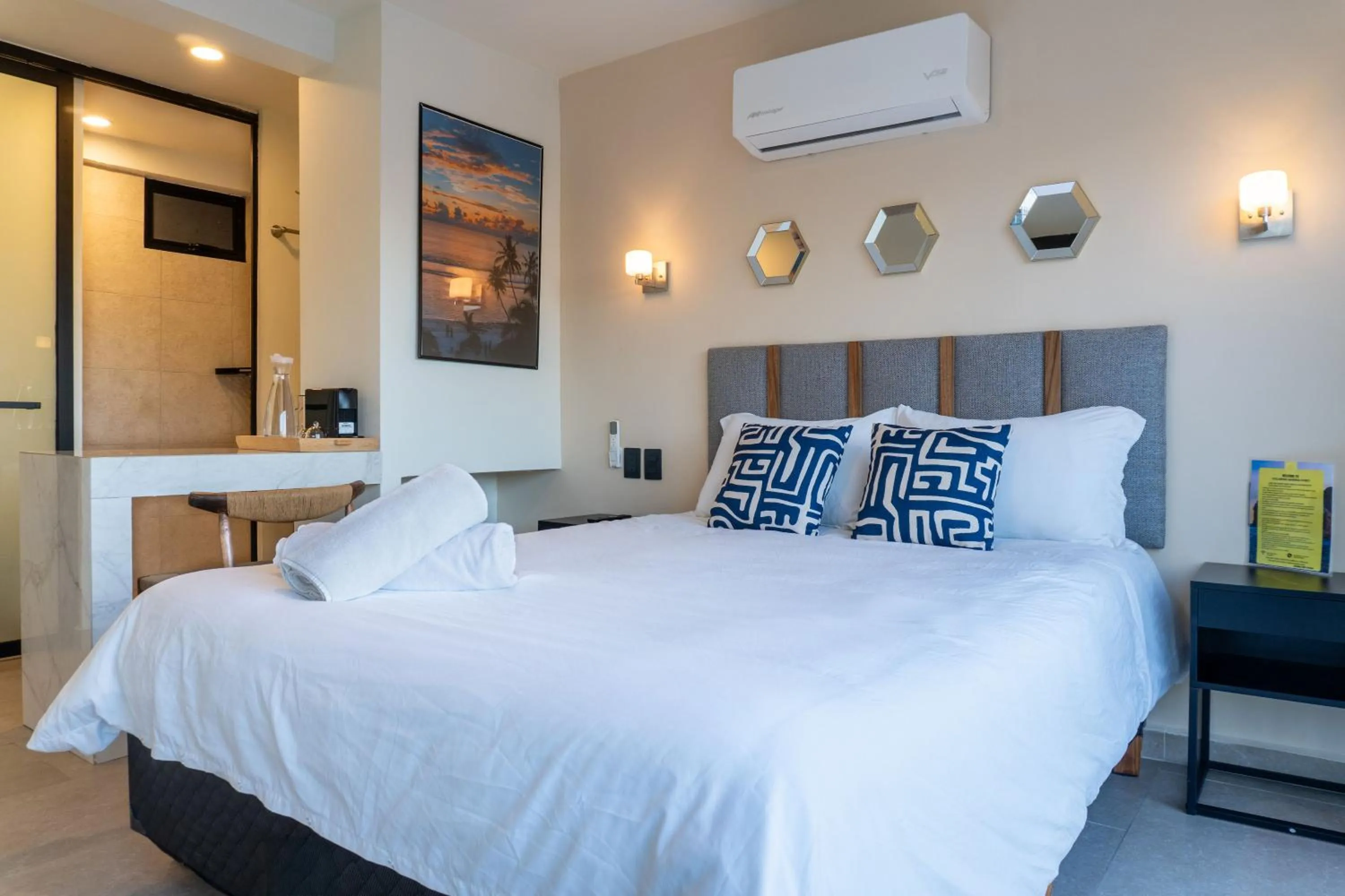 Bedroom, Bed in Colmena Hotel Los Cabos Marina