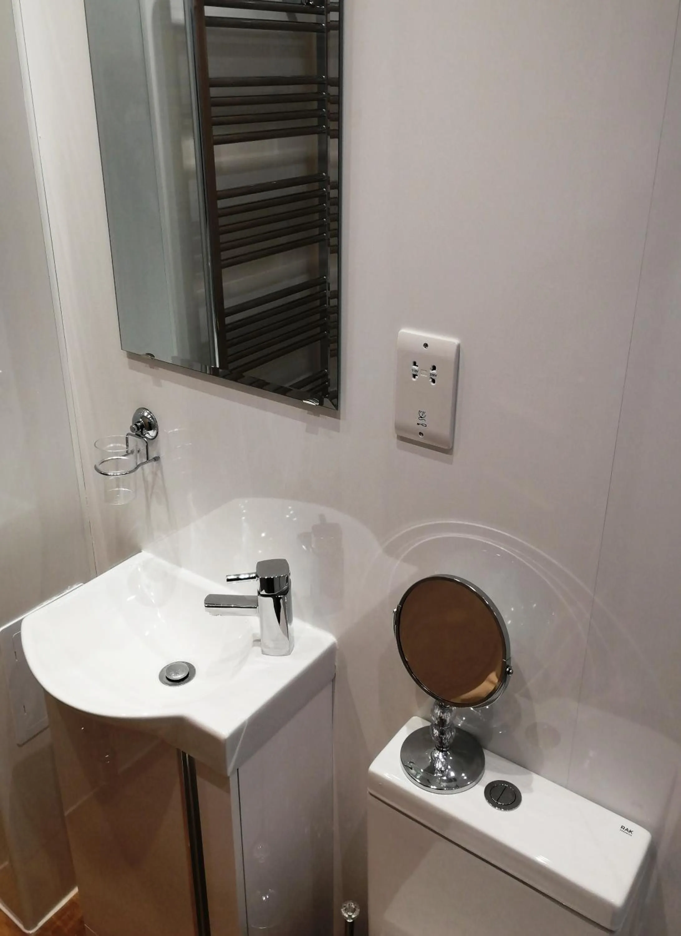 Bathroom in Cumberland Hotel