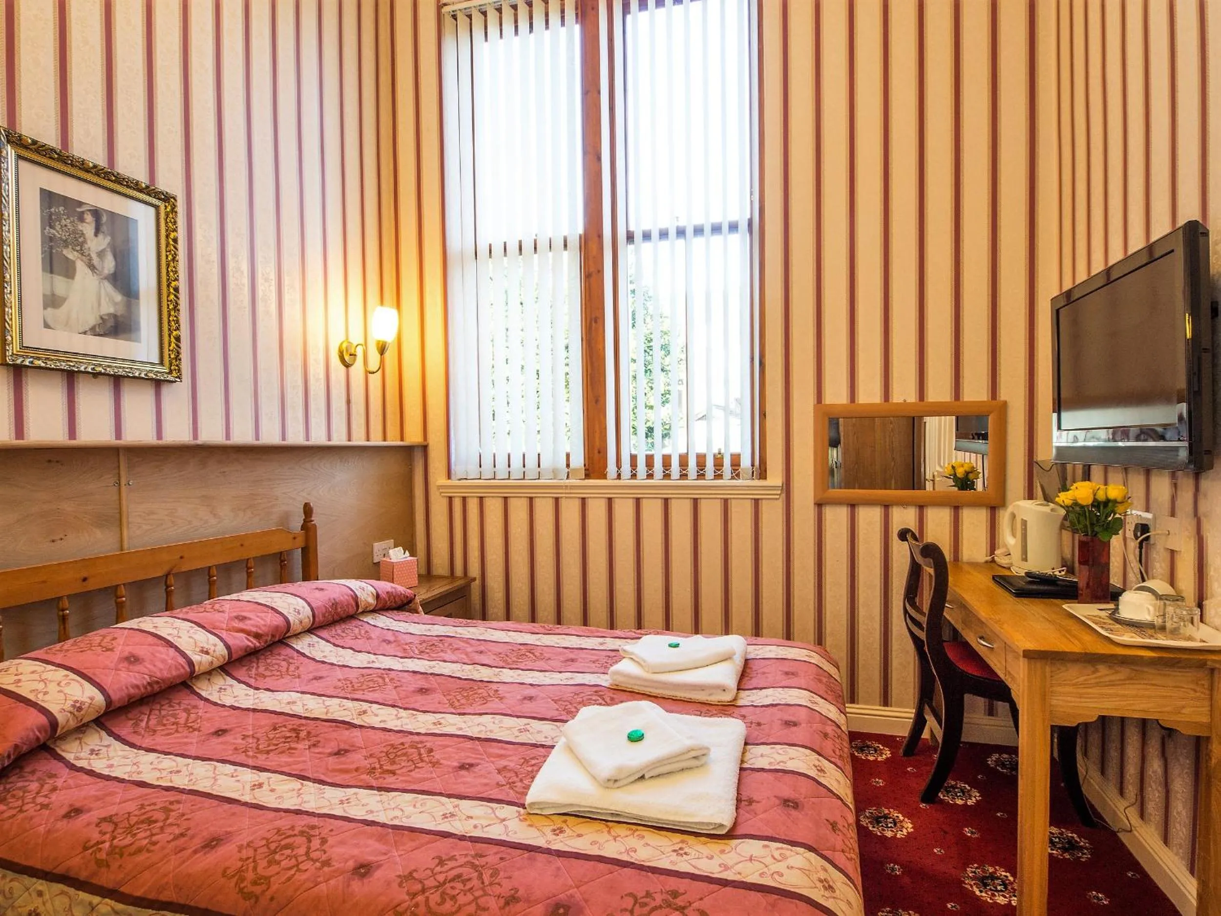 Bedroom, Bed in Cumberland Hotel