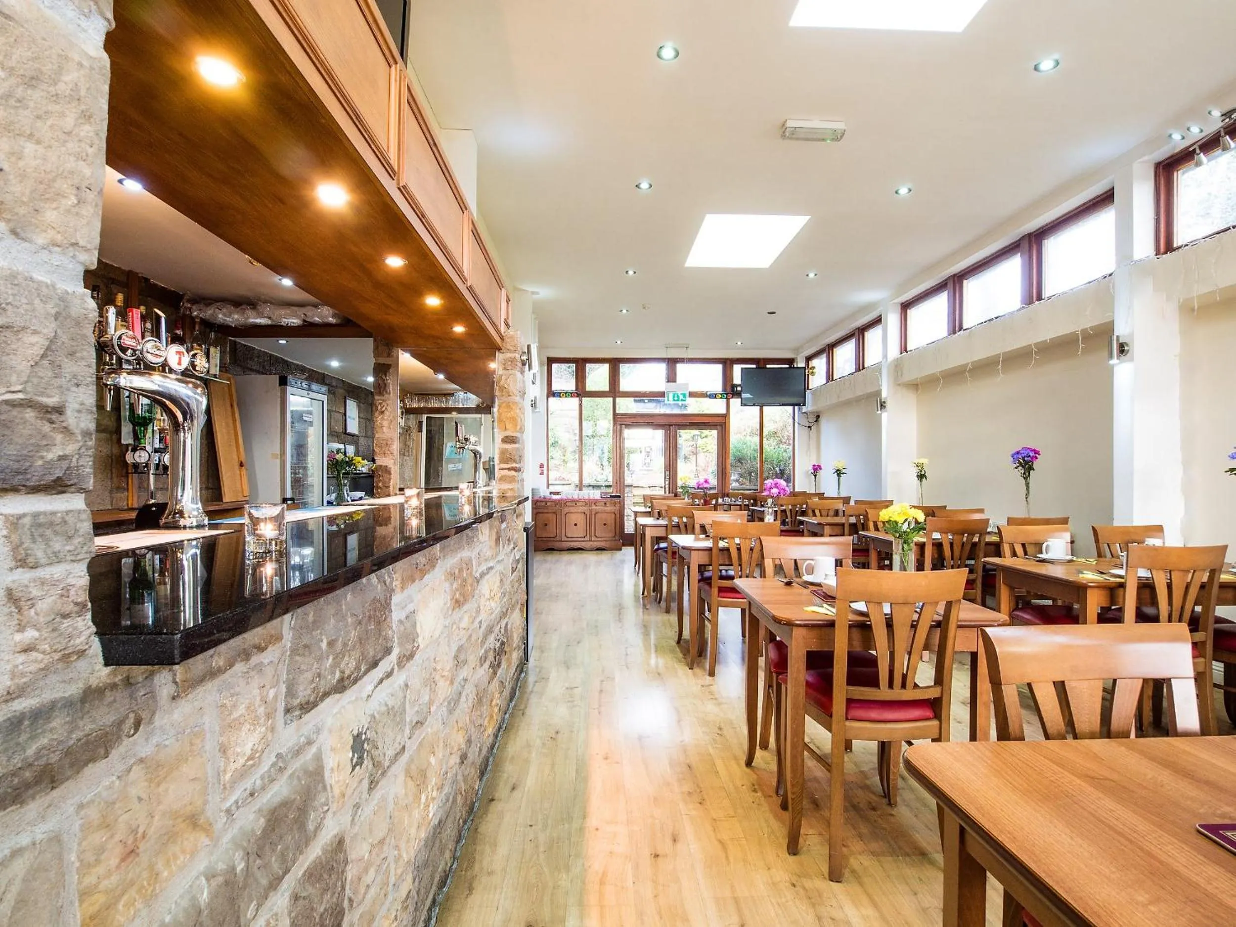 Restaurant/places to eat in Cumberland Hotel