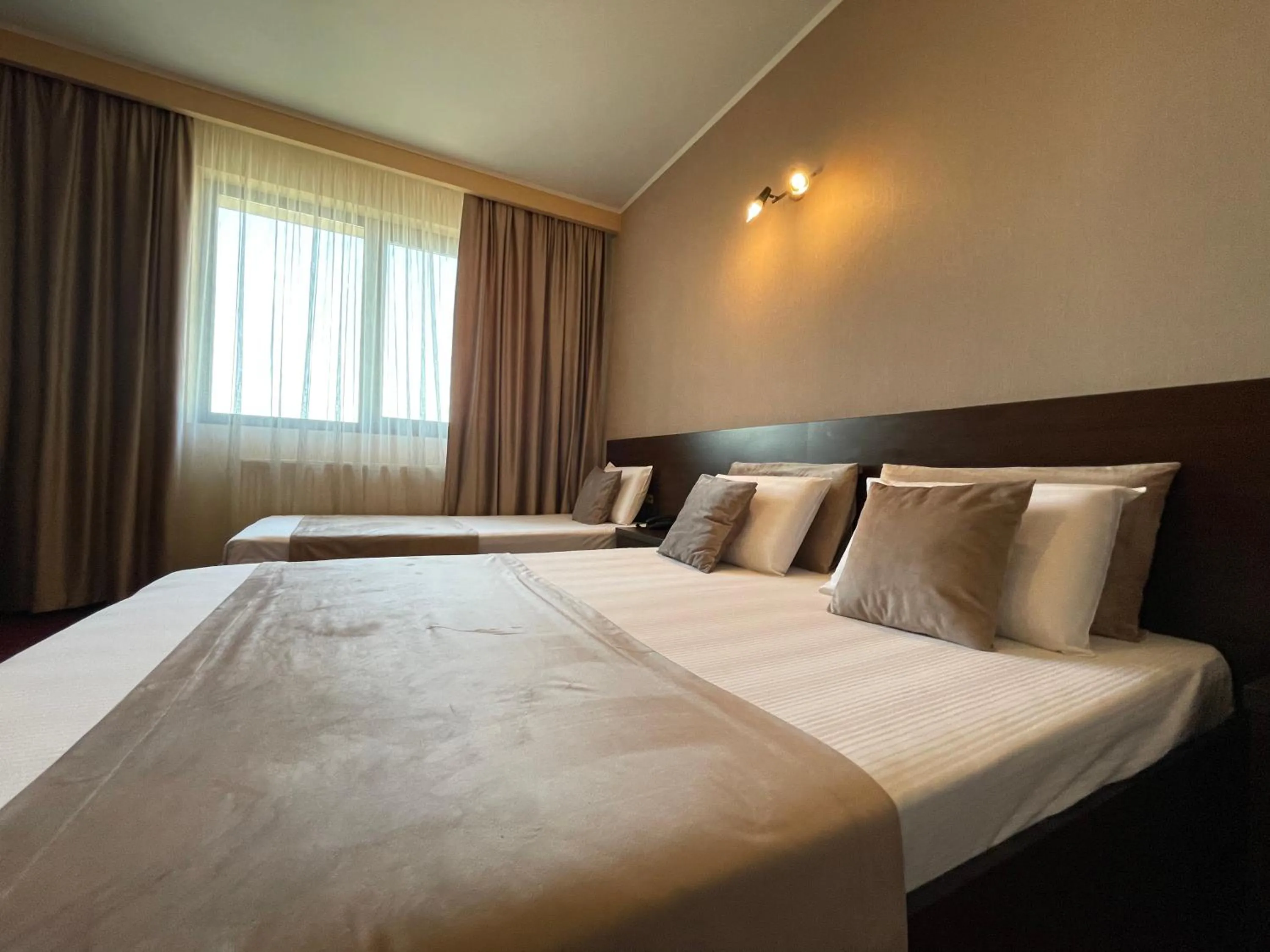 Shower, Bed in Hotel Athos