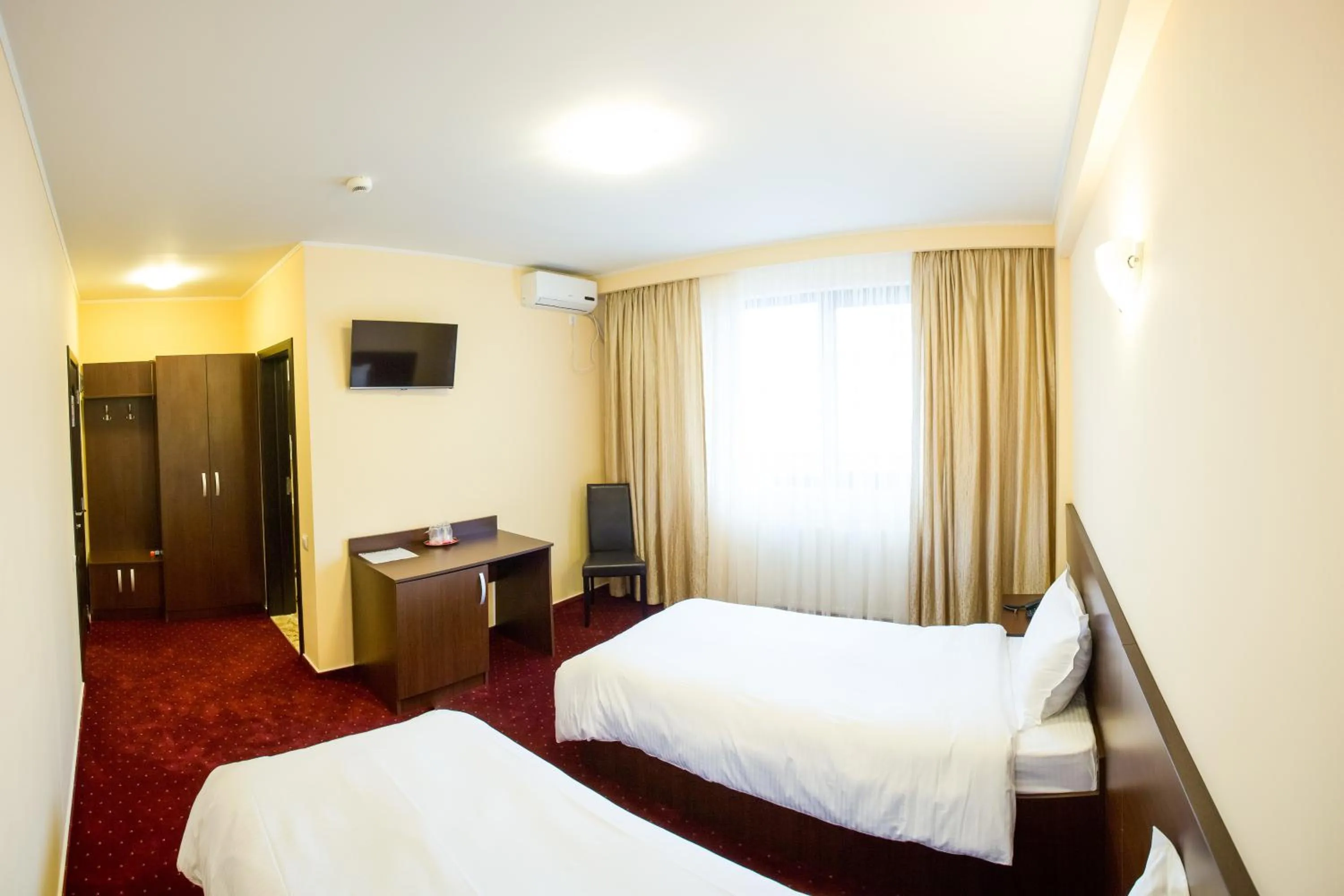 Shower, Bed in Hotel Athos