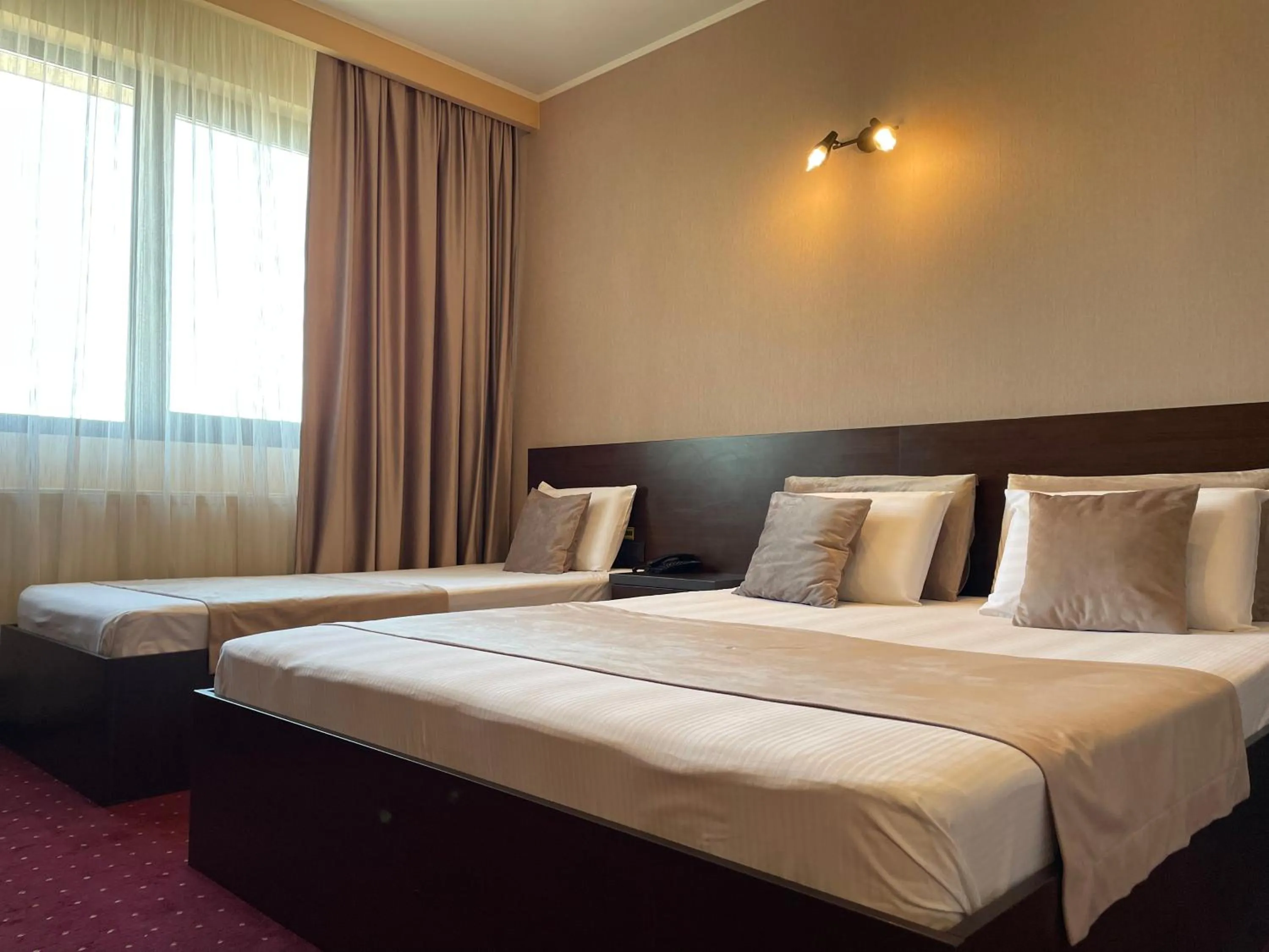 Shower, Bed in Hotel Athos