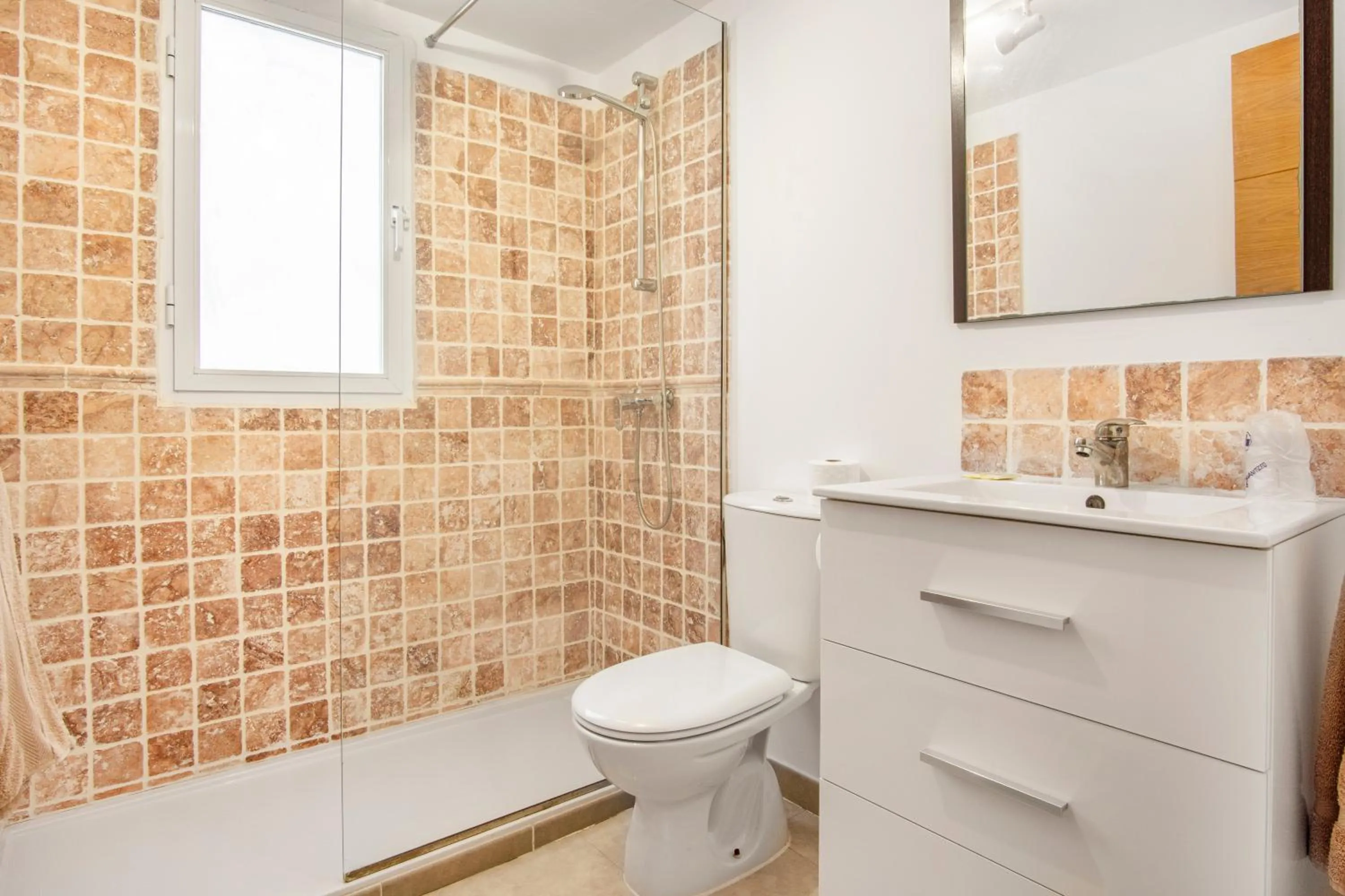 Shower in Duquesa Harbour Club Aparthotel