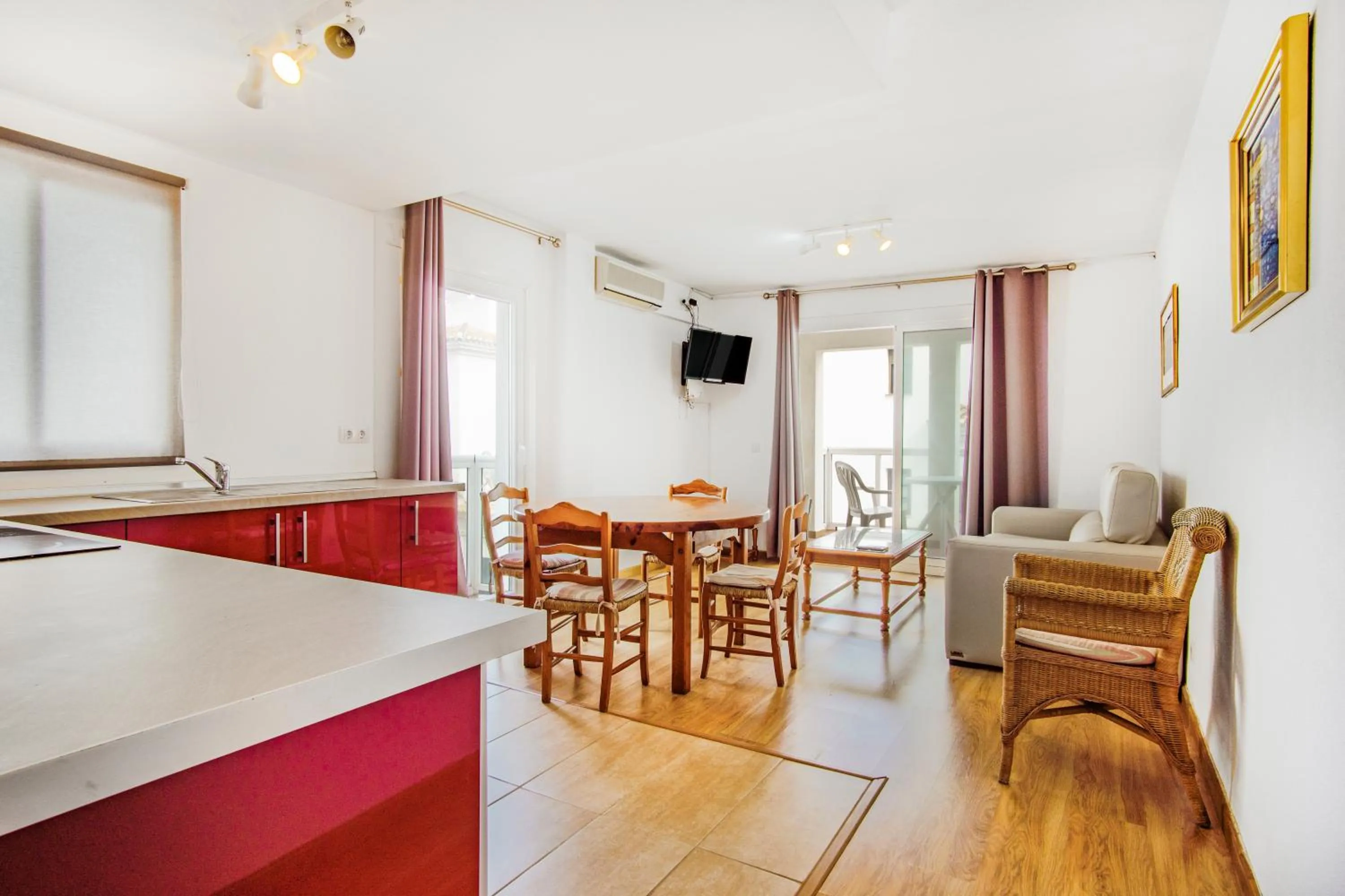 Kitchen or kitchenette, Bed in Duquesa Harbour Club Aparthotel