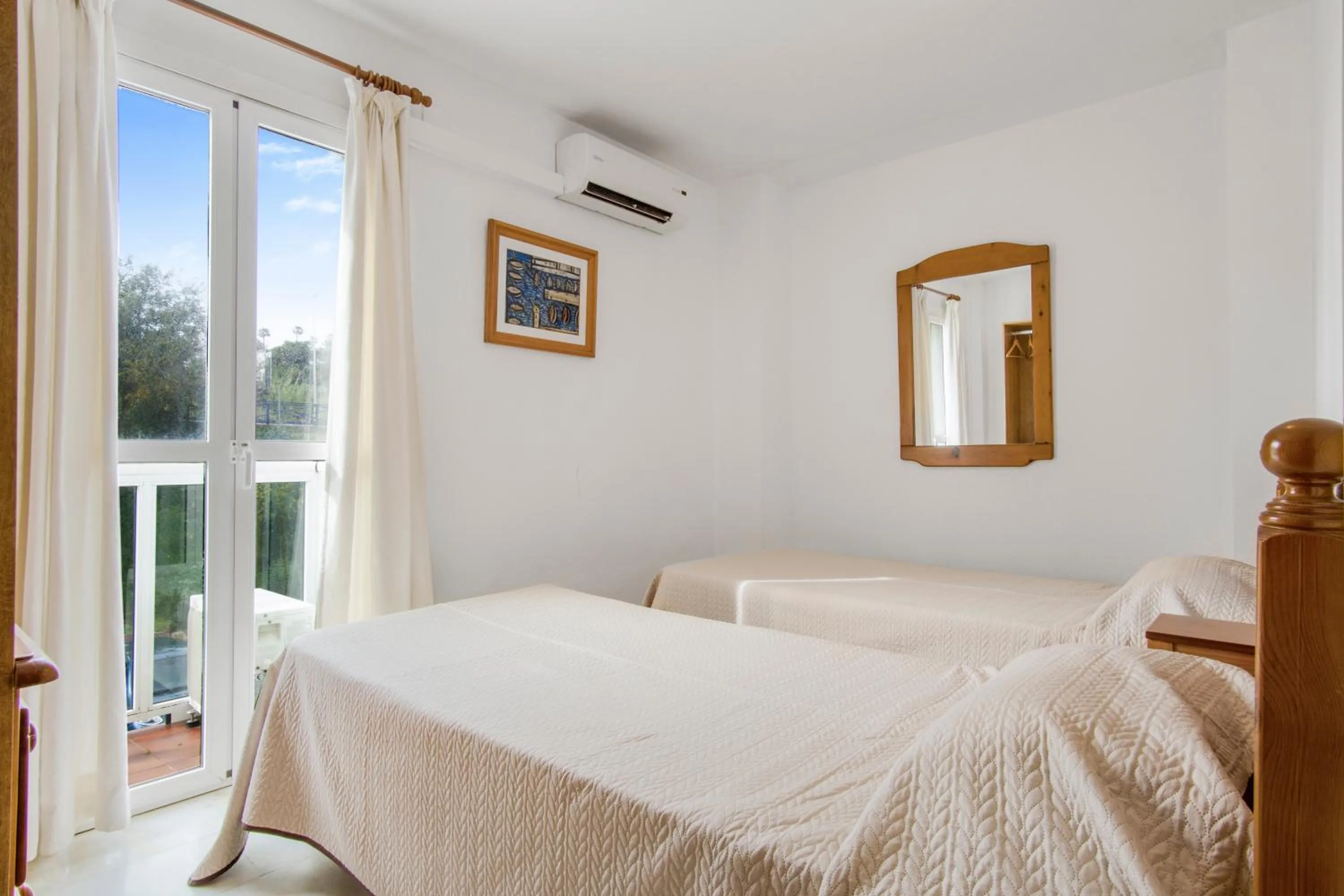 Bedroom, Bed in Duquesa Harbour Club Aparthotel