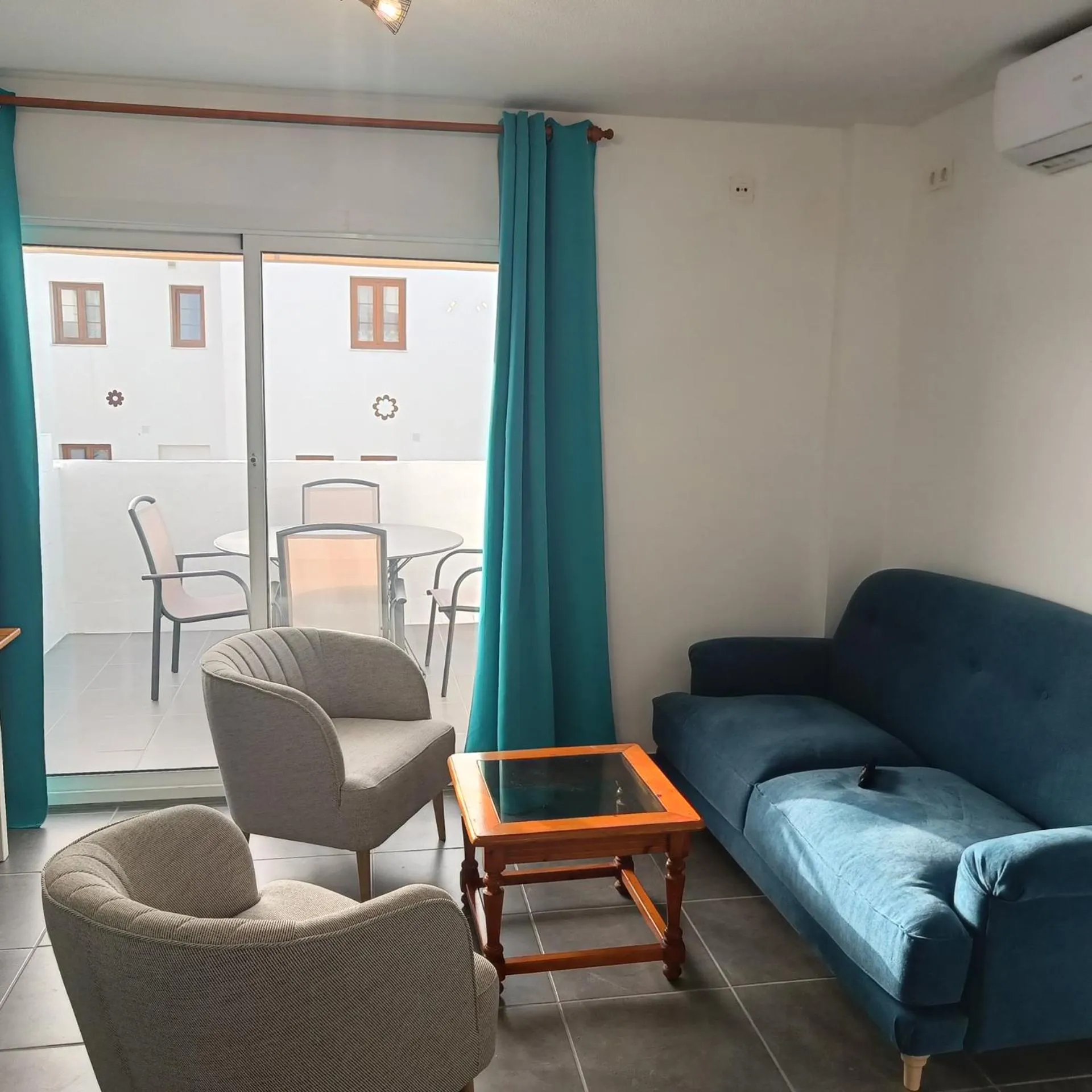 Seating area in Duquesa Harbour Club Aparthotel