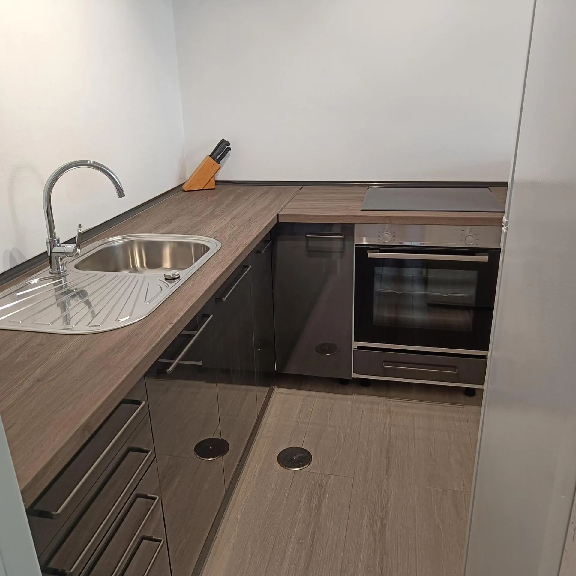 Kitchen or kitchenette in Duquesa Harbour Club Aparthotel