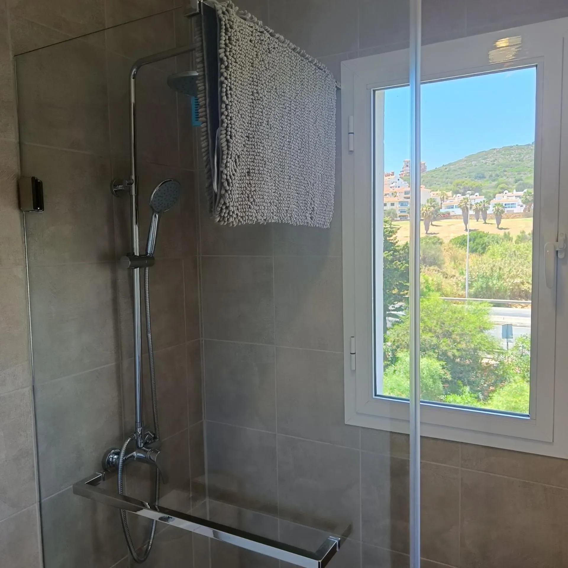 Shower in Duquesa Harbour Club Aparthotel
