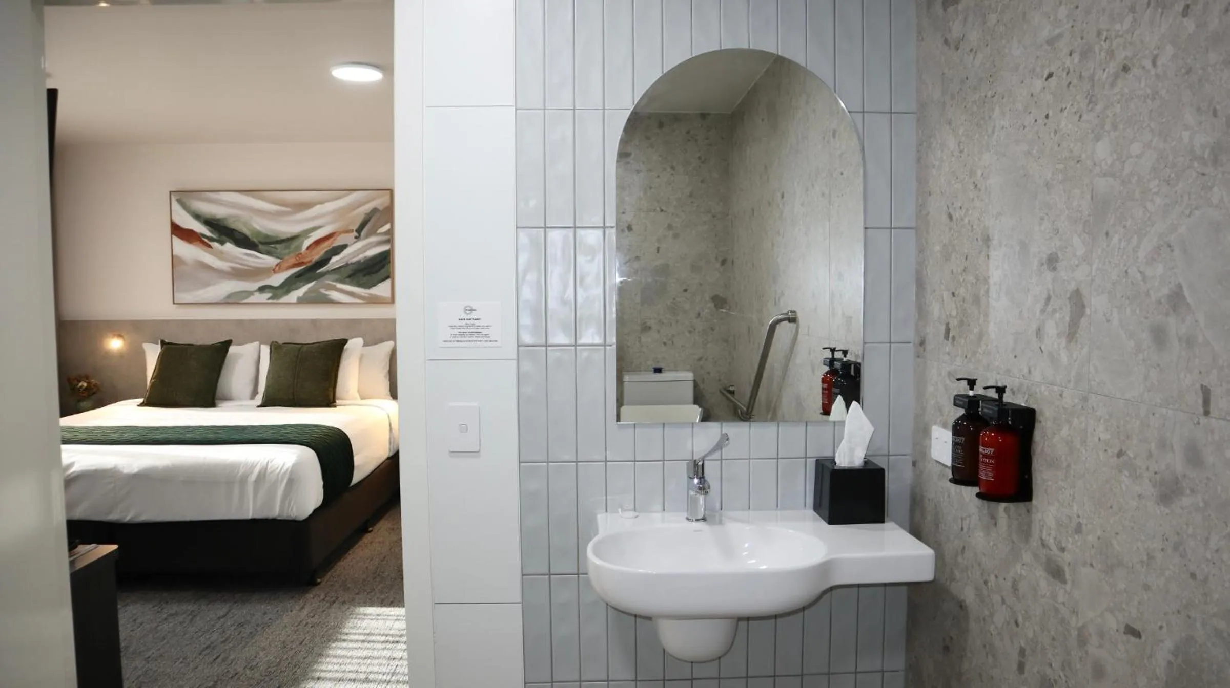 Property building, Bed in 40 on Marshall Boutique Hotel