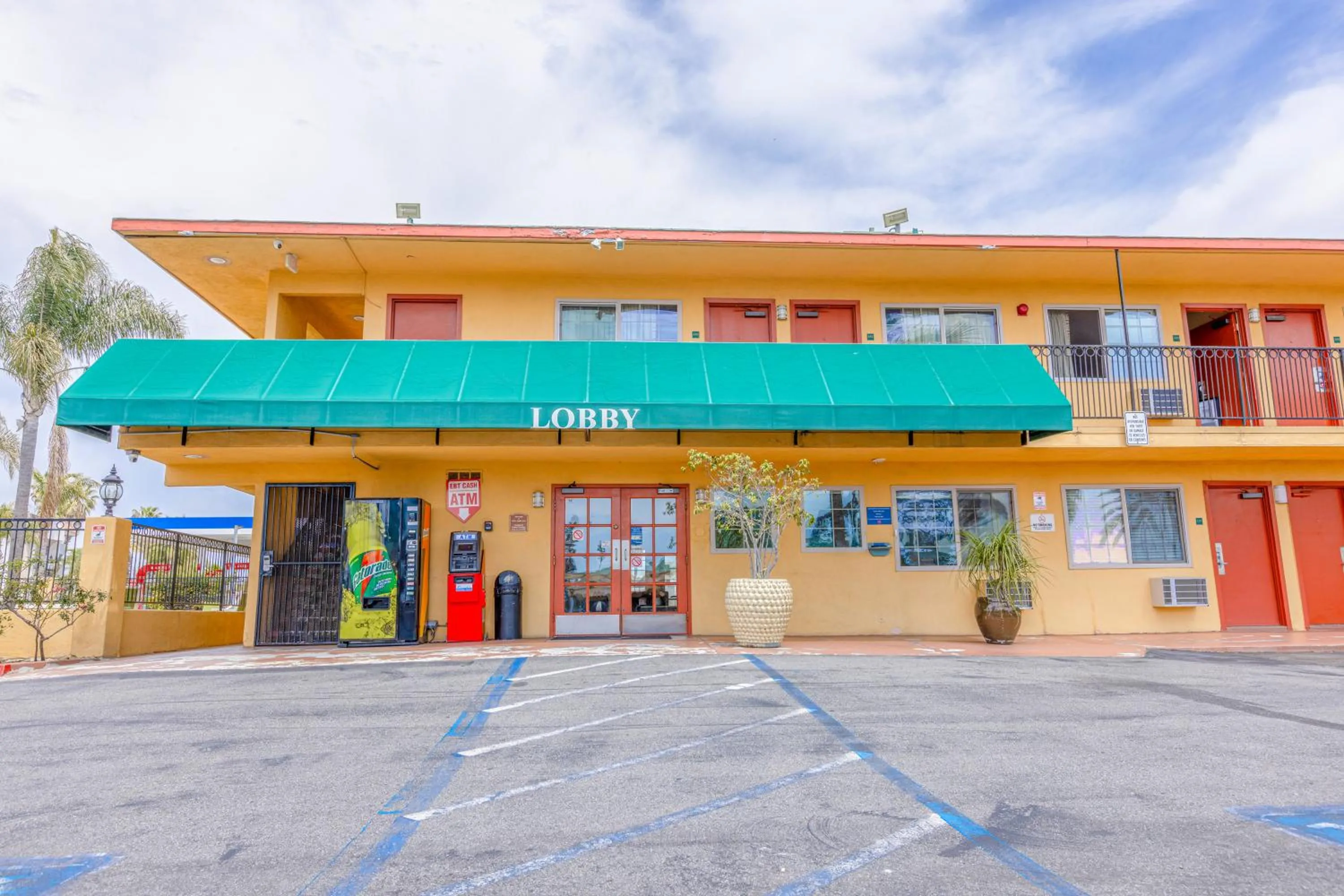 Hotel Avenida - Oceanside Camp Pendleton
