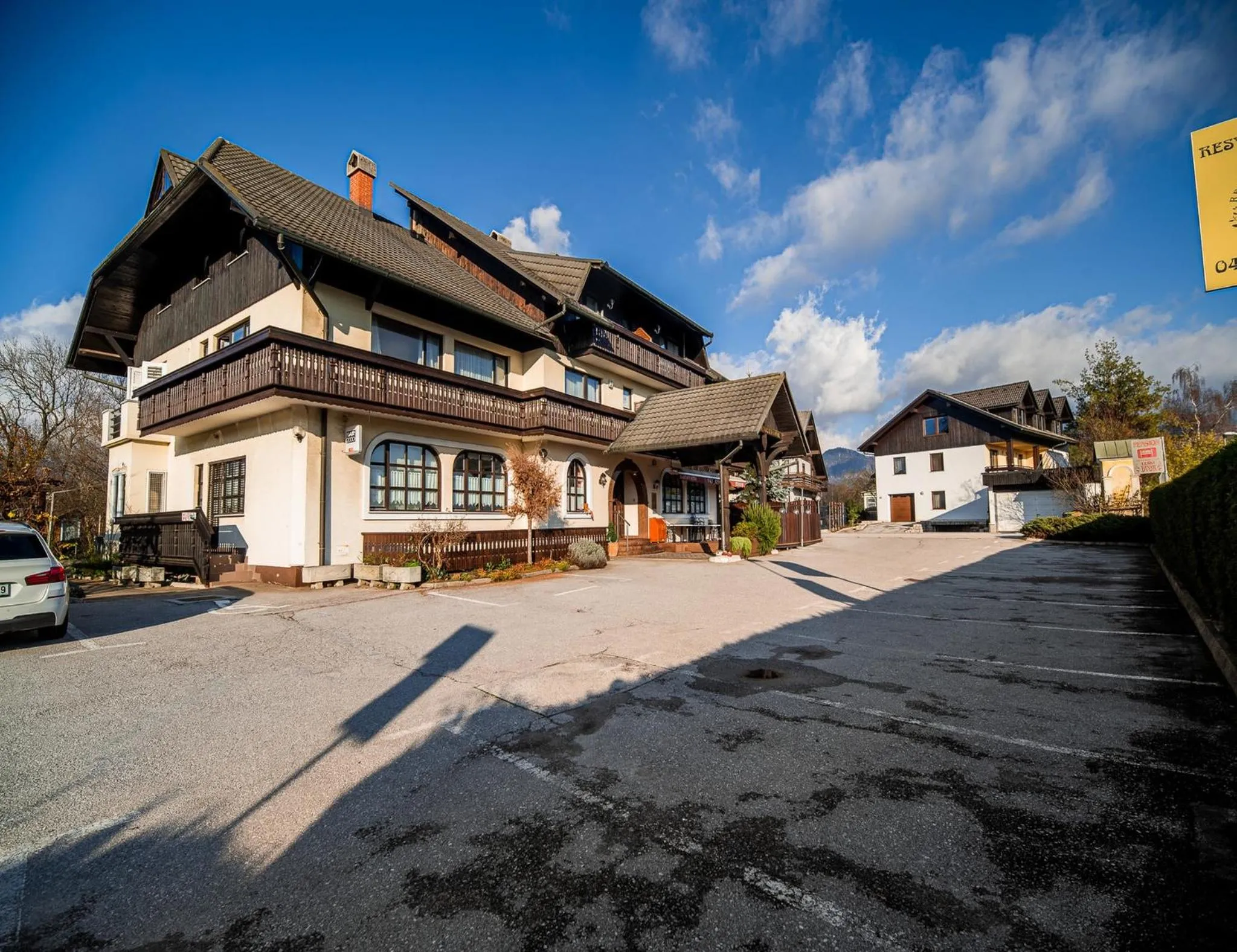 Twin Room with Balcony - single occupancy in Guesthouse Leski Dvor