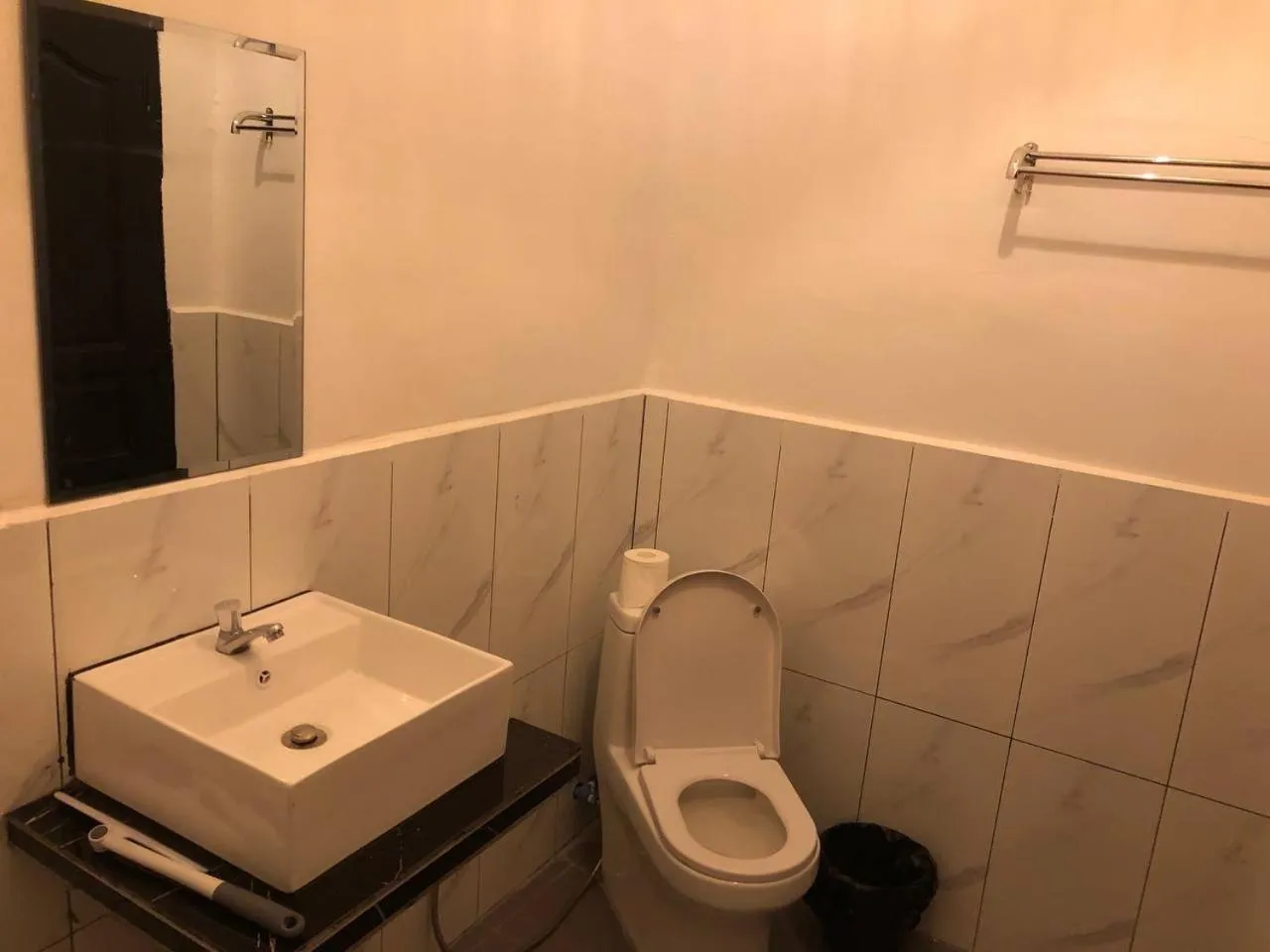 Toilet in Bat Chum Villa