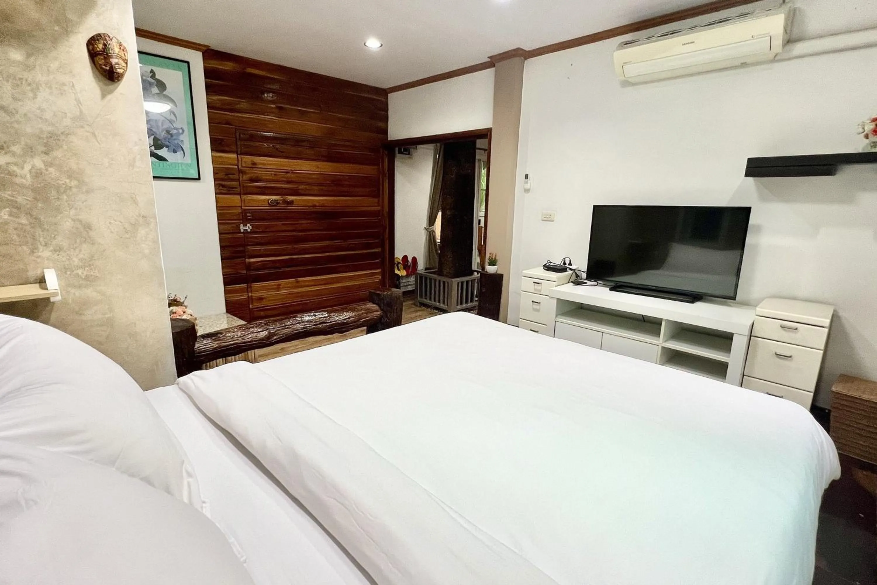 TV and multimedia, Bed in The Cascade - Mae Taeng Waterfall Bungalows