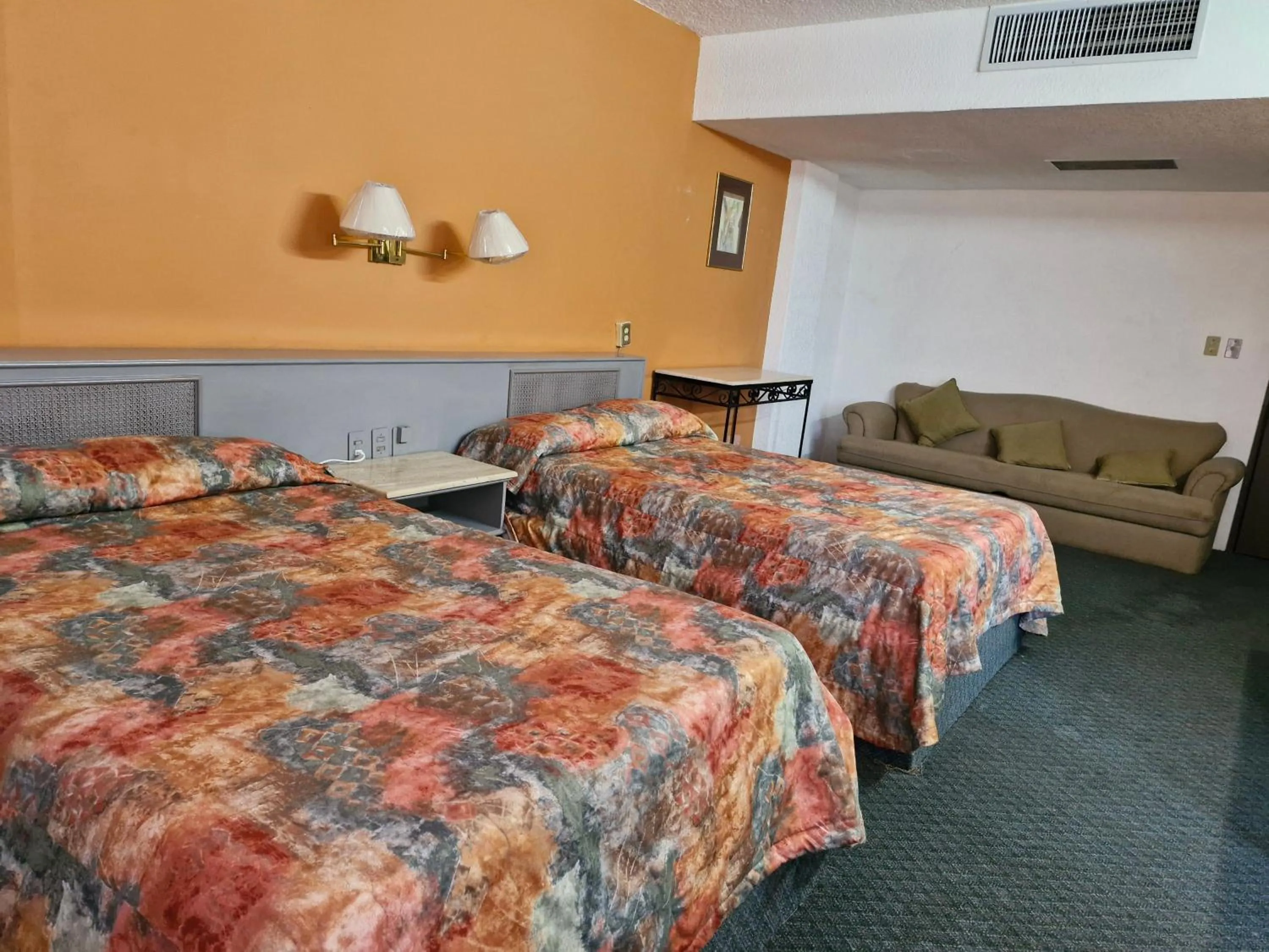 Photo of the whole room, Bed in Parador del Río Irapuato