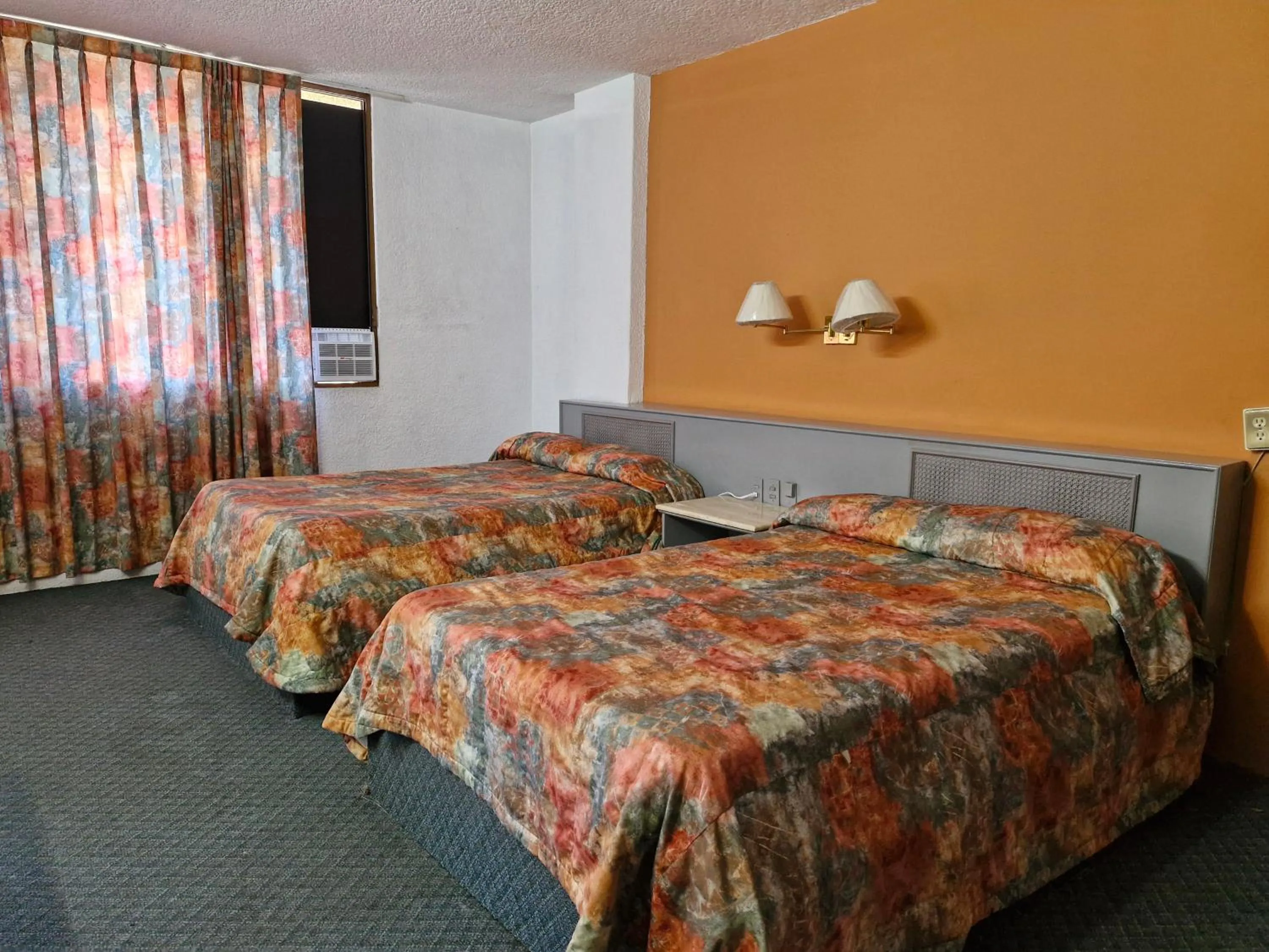 Photo of the whole room, Bed in Parador del Río Irapuato